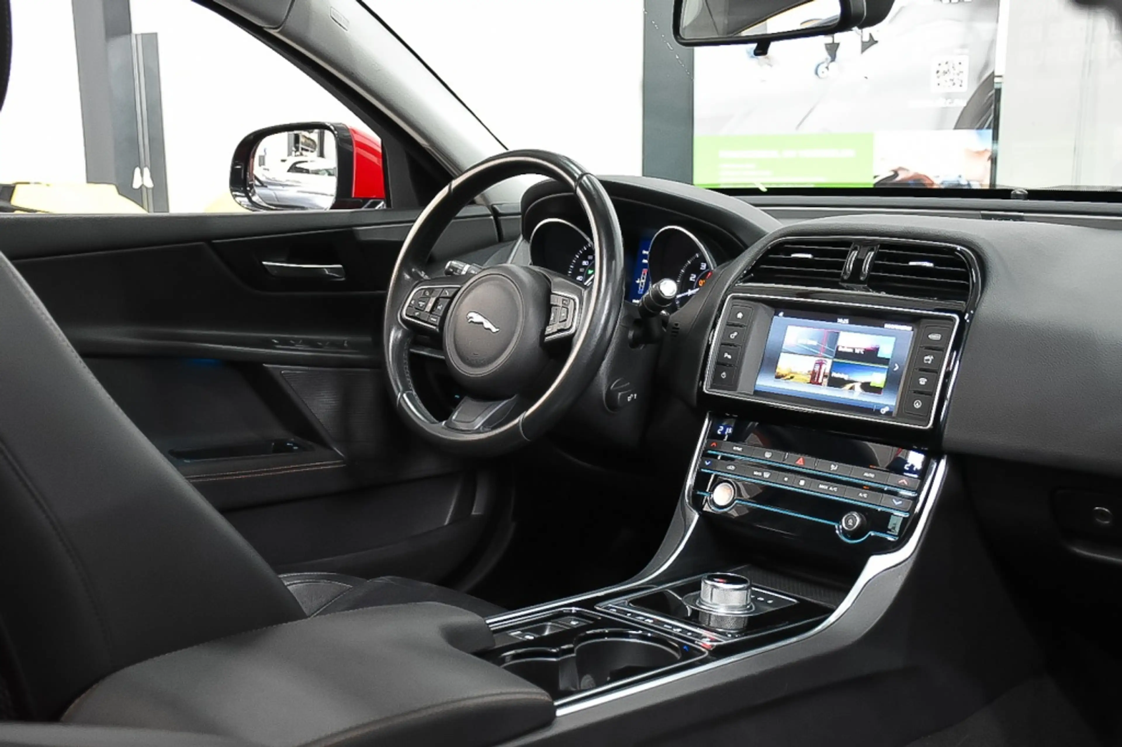Jaguar XE 2.0 PORTFOLIO | PANORAMADAK | 200PK | NAP | LANEAS — photo 9