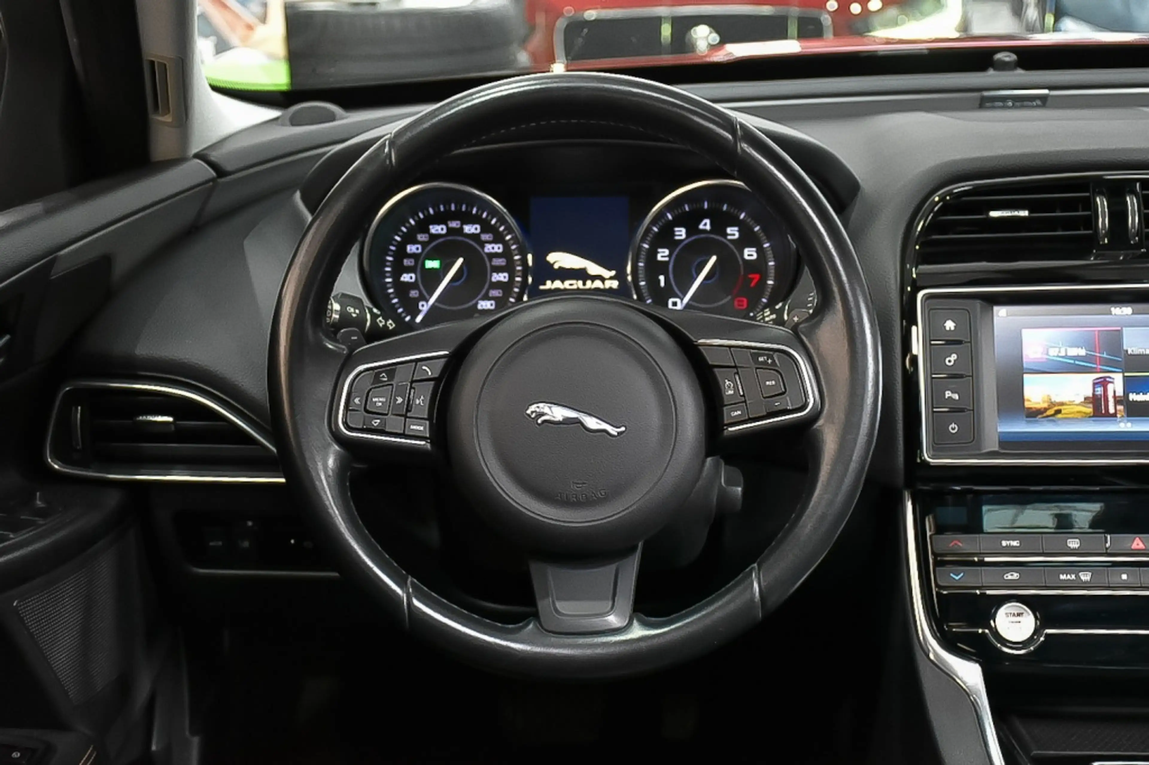Jaguar XE 2.0 PORTFOLIO | PANORAMADAK | 200PK | NAP | LANEAS — photo 12