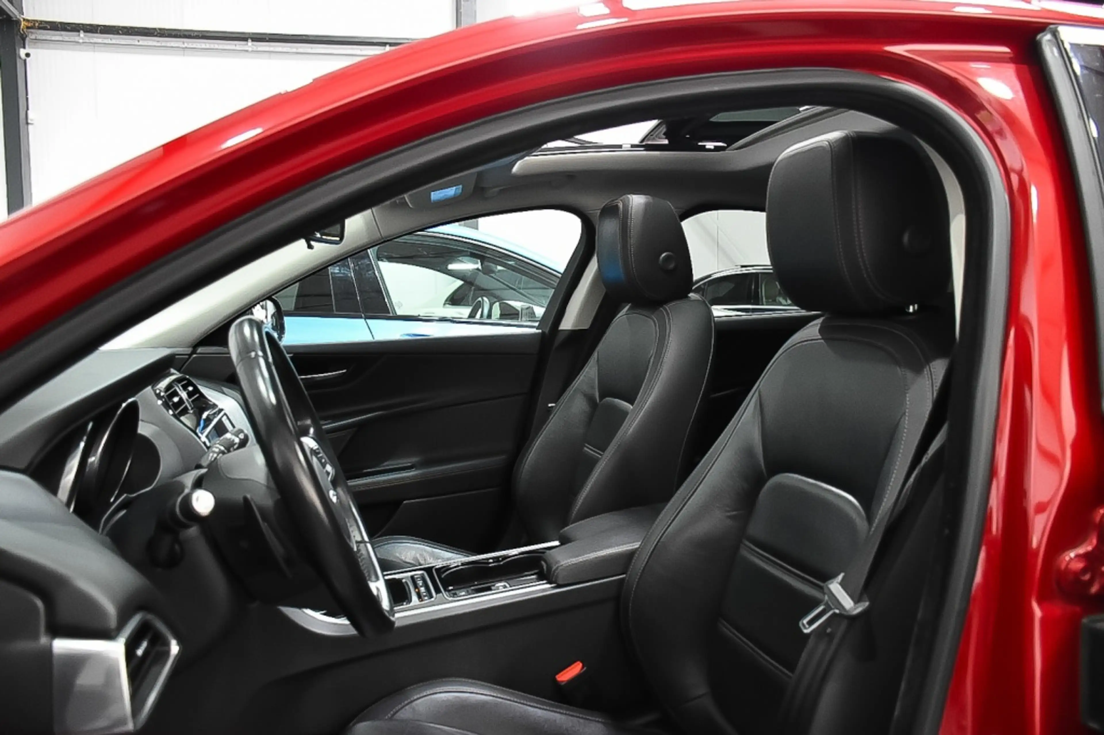 Jaguar XE 2.0 PORTFOLIO | PANORAMADAK | 200PK | NAP | LANEAS — photo 13