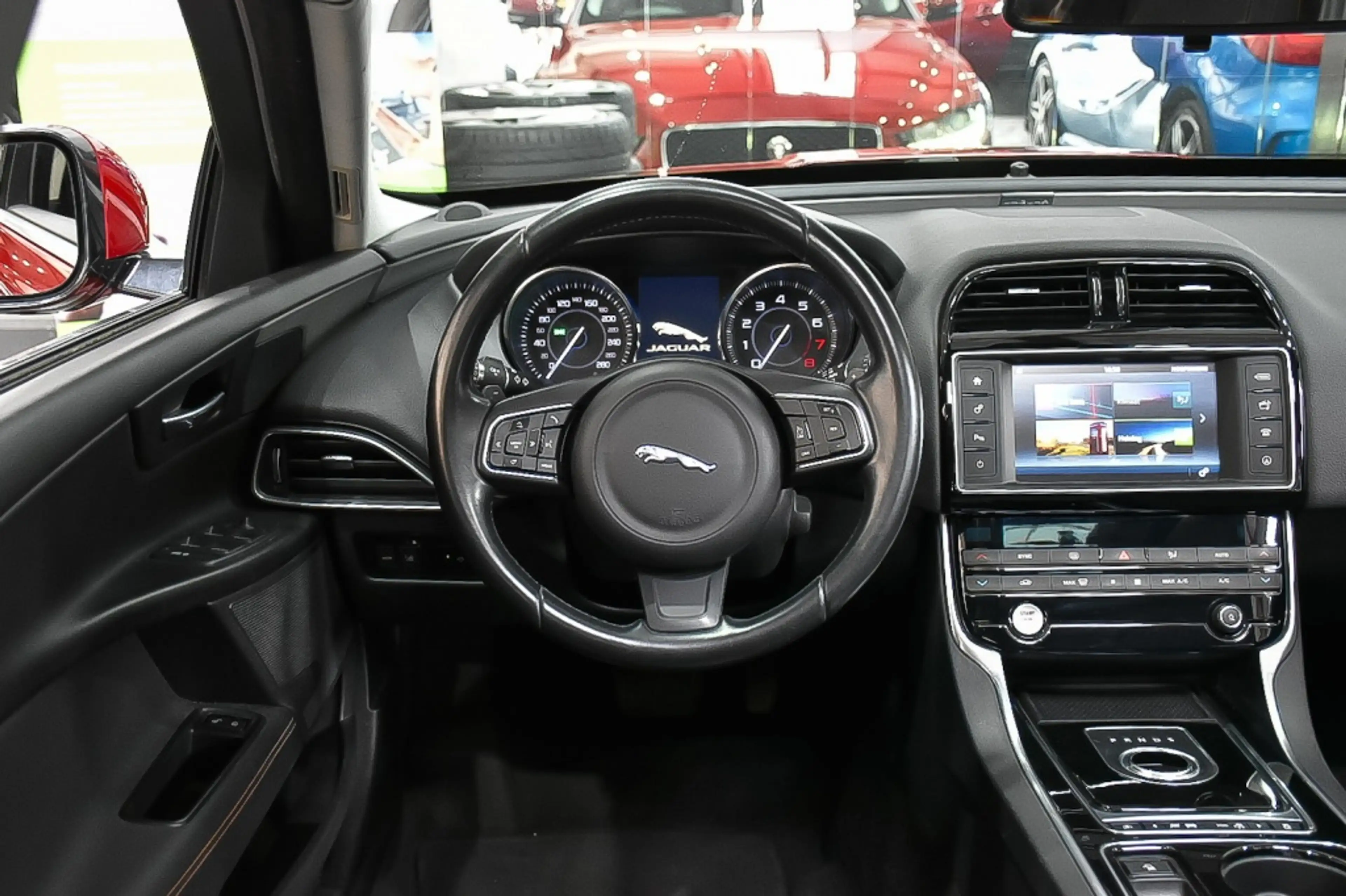 Jaguar XE 2.0 PORTFOLIO | PANORAMADAK | 200PK | NAP | LANEAS — photo 11