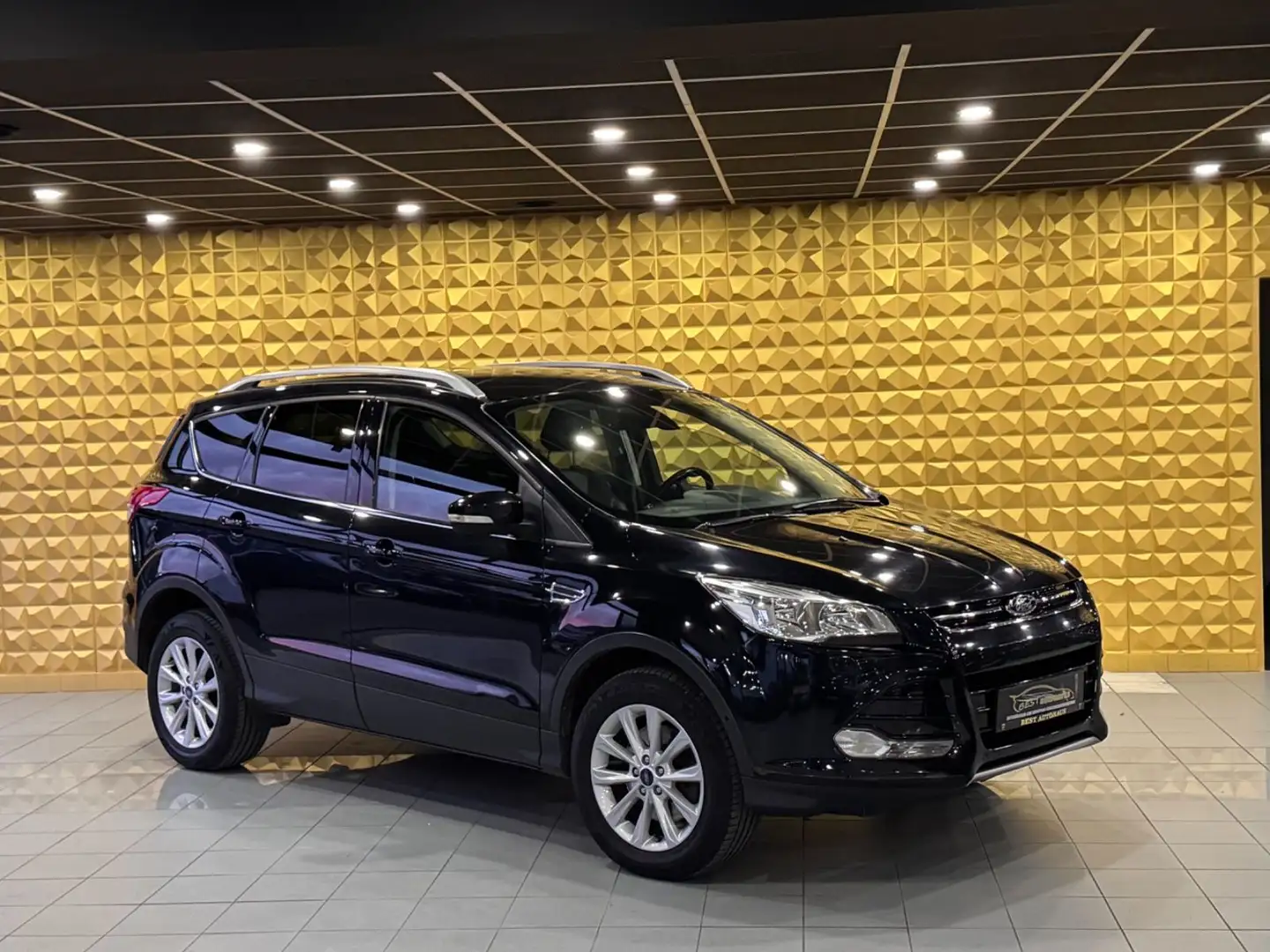 Ford Kuga Titanium Automatik*KLIMA*SHZ*PDC*Navi*8Fach Schwarz - 1