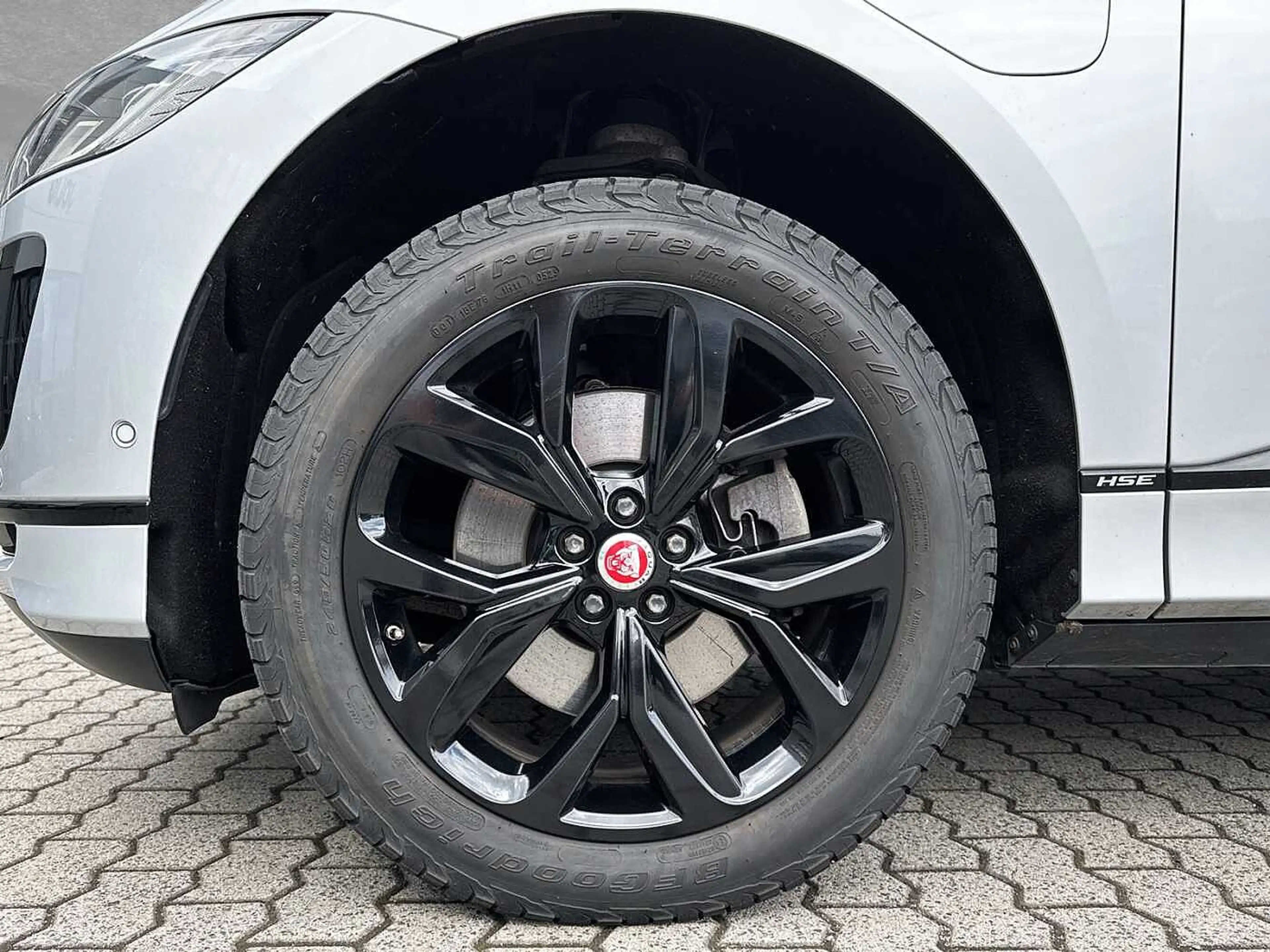 Jaguar I-Pace EV400 AWD HSE — photo 9