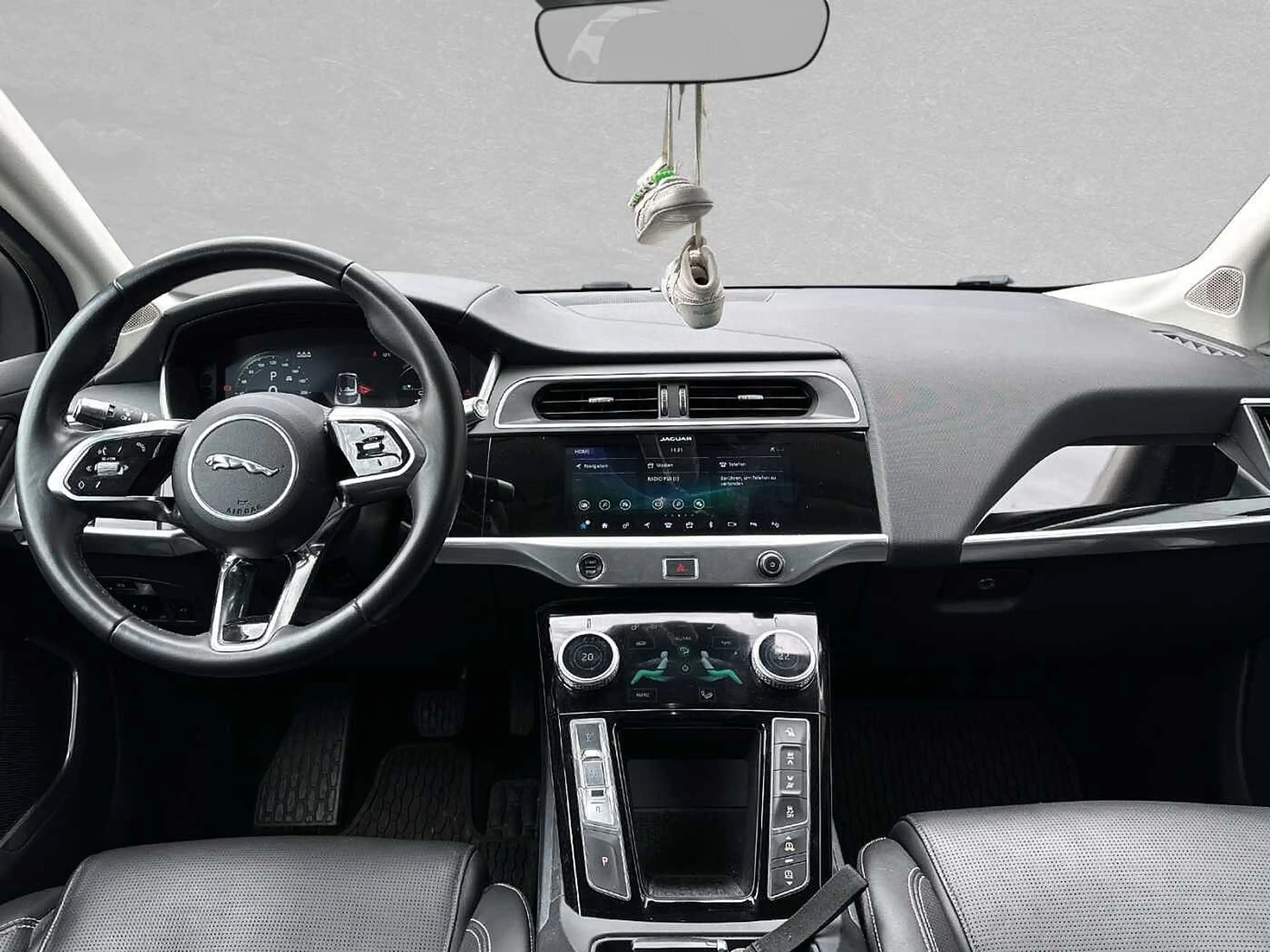 Jaguar I-Pace EV400 AWD HSE — photo 4