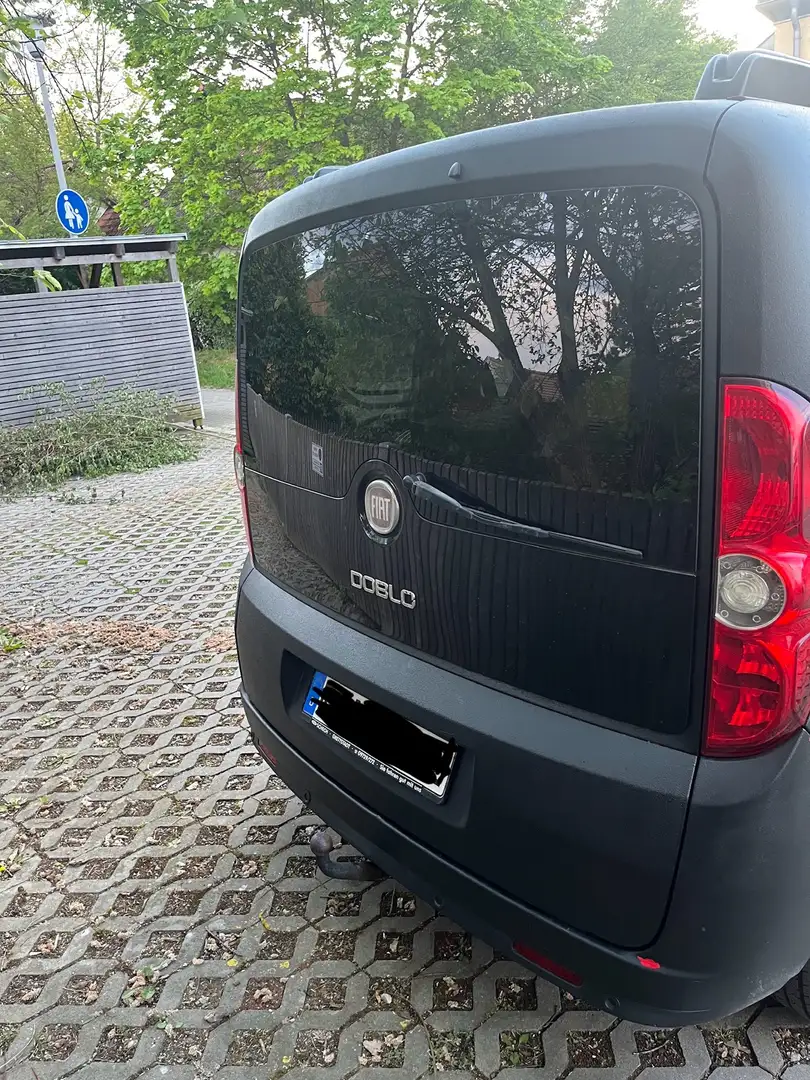 Fiat Doblo 2.0 16V Multijet Start&Stopp Emotion Černá - 2