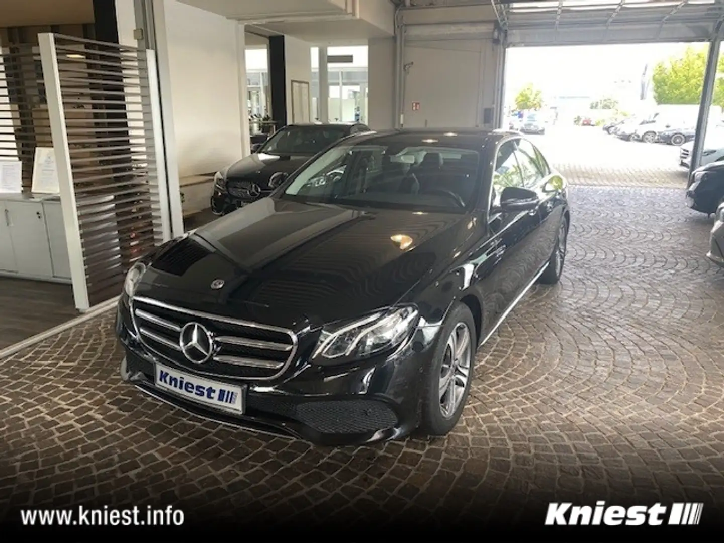 Mercedes-Benz E 200 E-Klasse EU6 Avantgarde Schwarz - 2