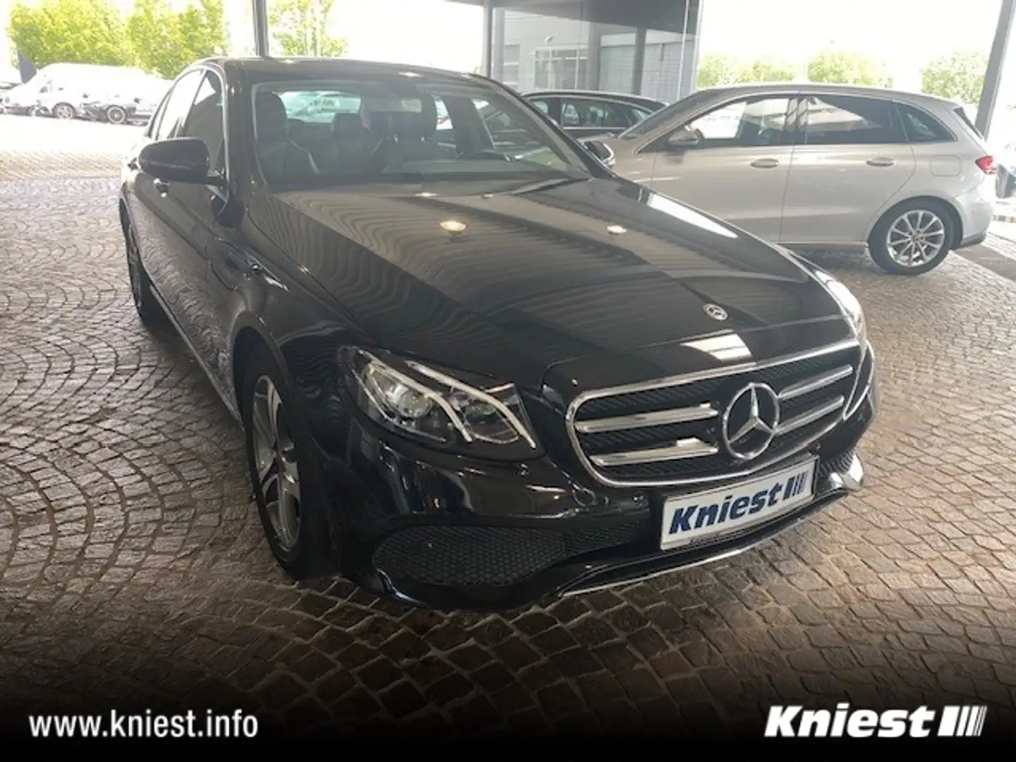 Mercedes-Benz E 200 E-Klasse EU6 Avantgarde Schwarz - 1