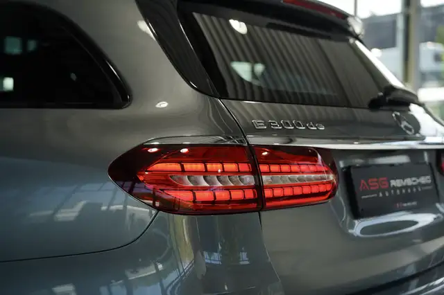 Mercedes-Benz E-Class view 14
