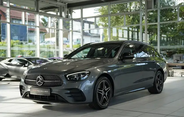 Mercedes-Benz E-Class view 4