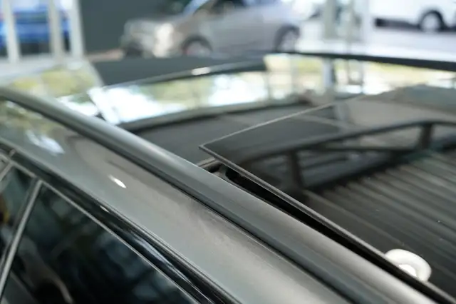 Mercedes-Benz E-Class view 7