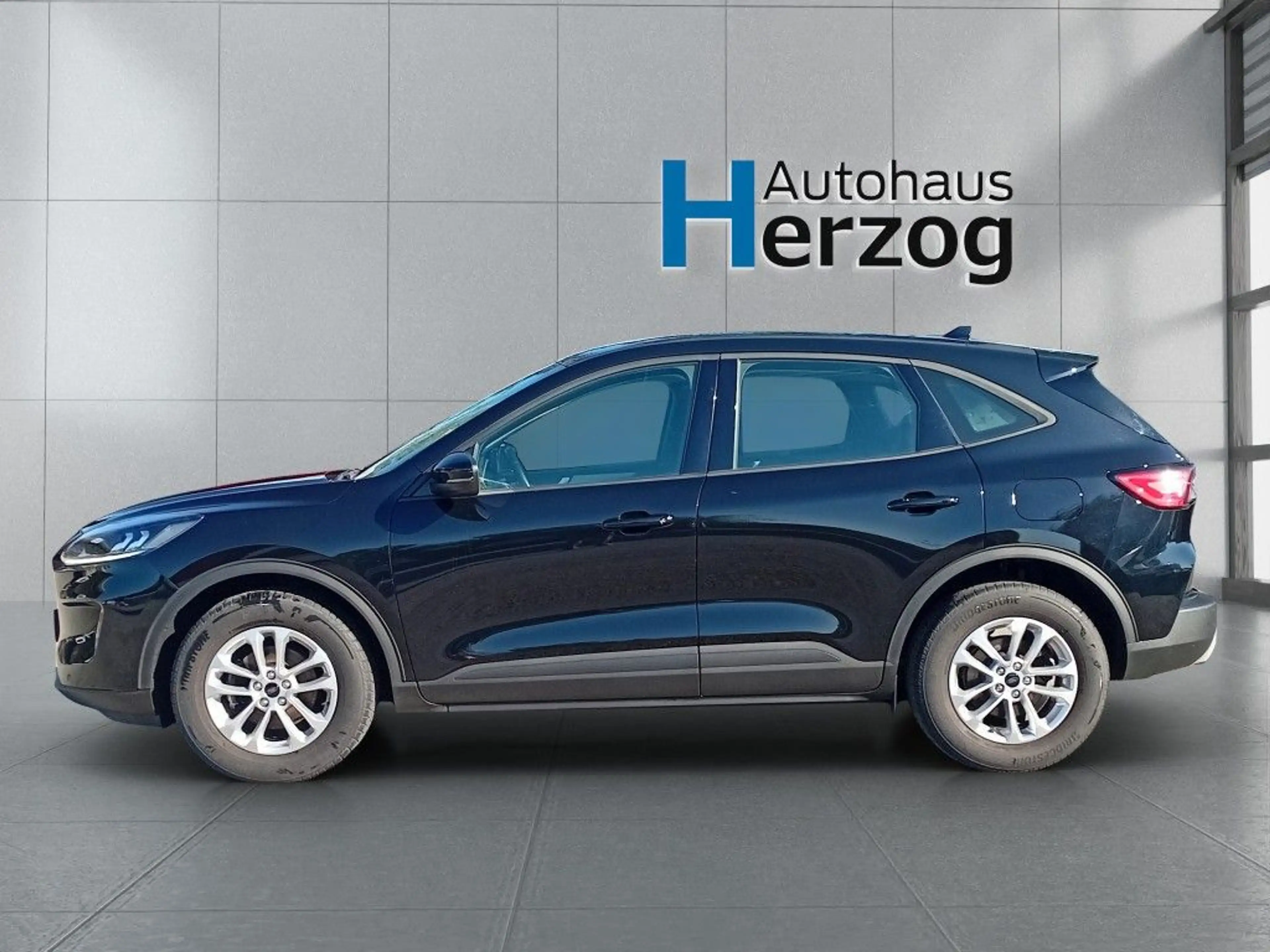 Ford Kuga 1.5 EcoBoost COOL&CONNECT — photo 2