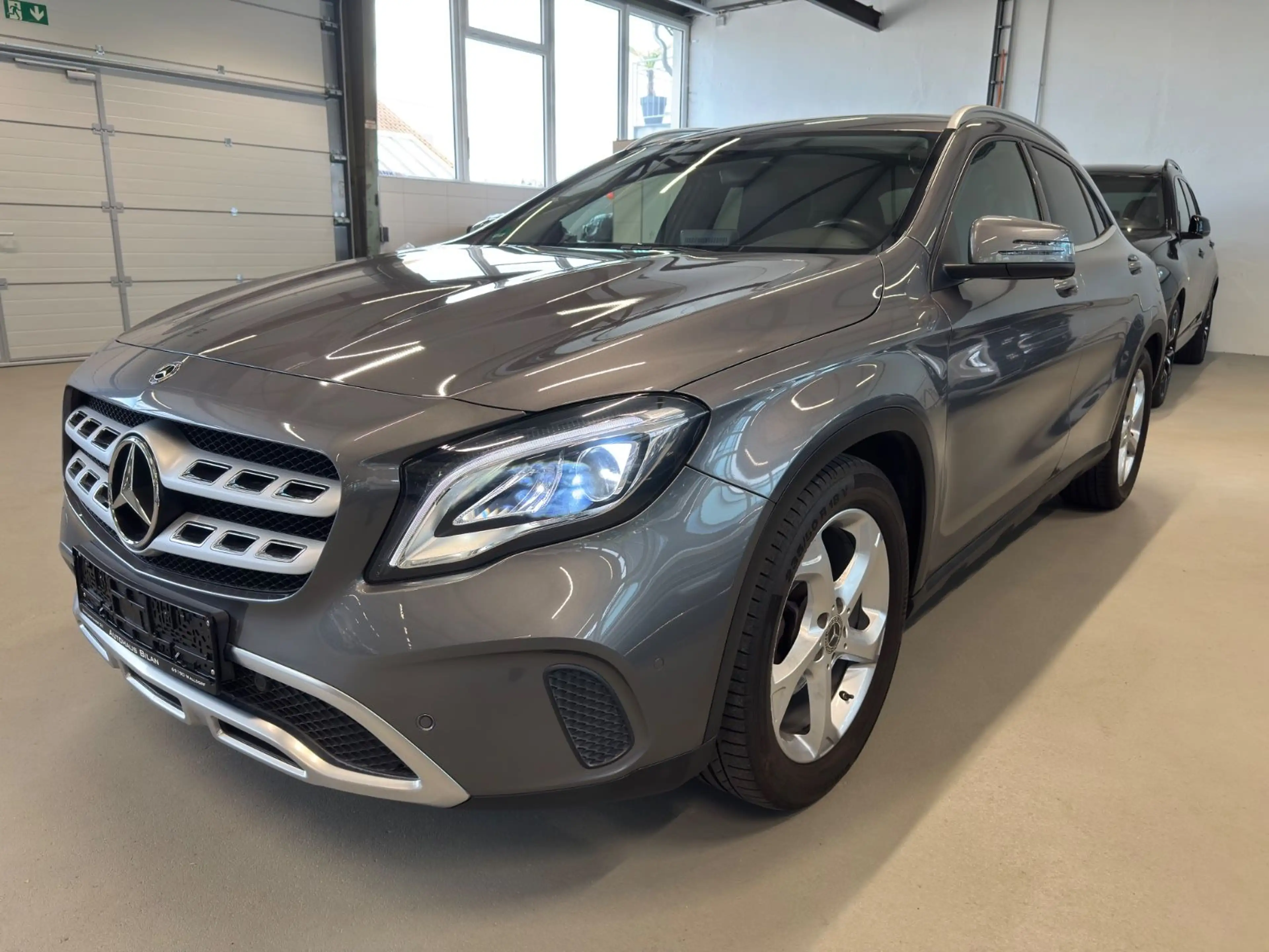 Mercedes-Benz GLA 200 Facelift LED Navi ElekHeck Leder — photo 2