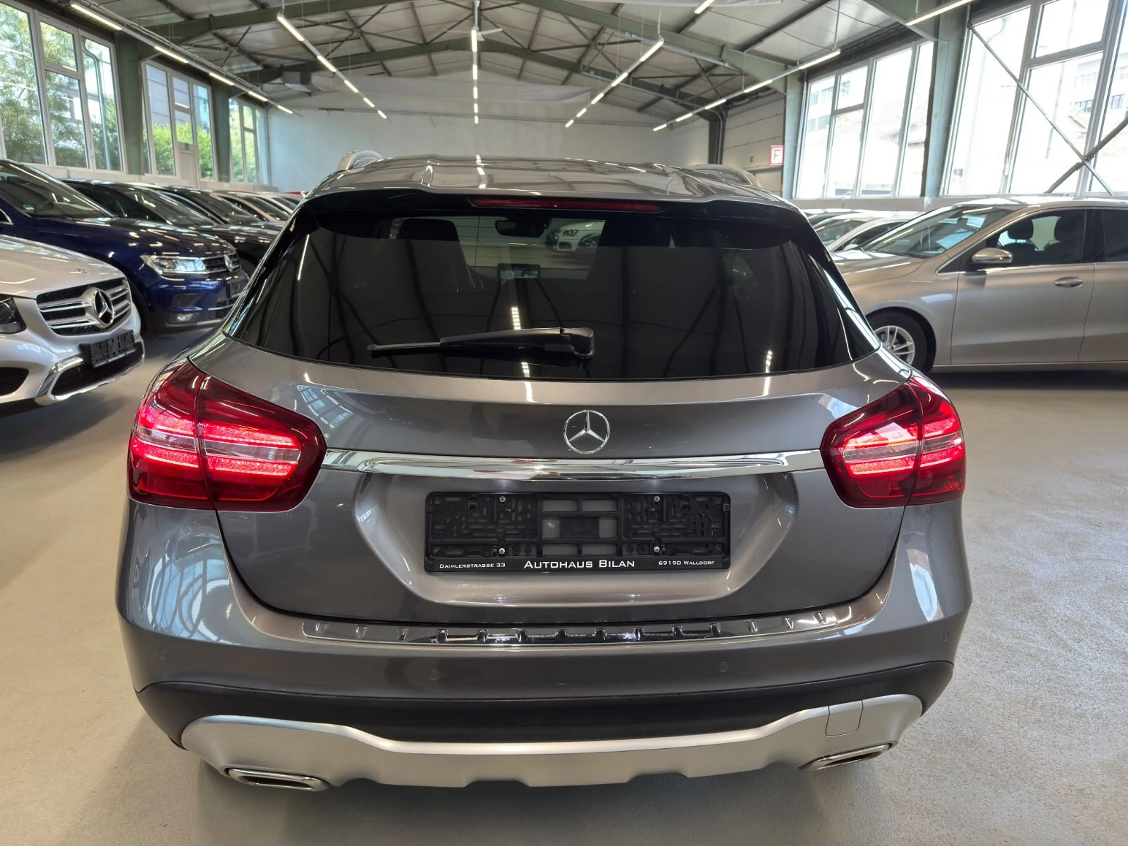 Mercedes-Benz GLA 200 Facelift LED Navi ElekHeck Leder — photo 4