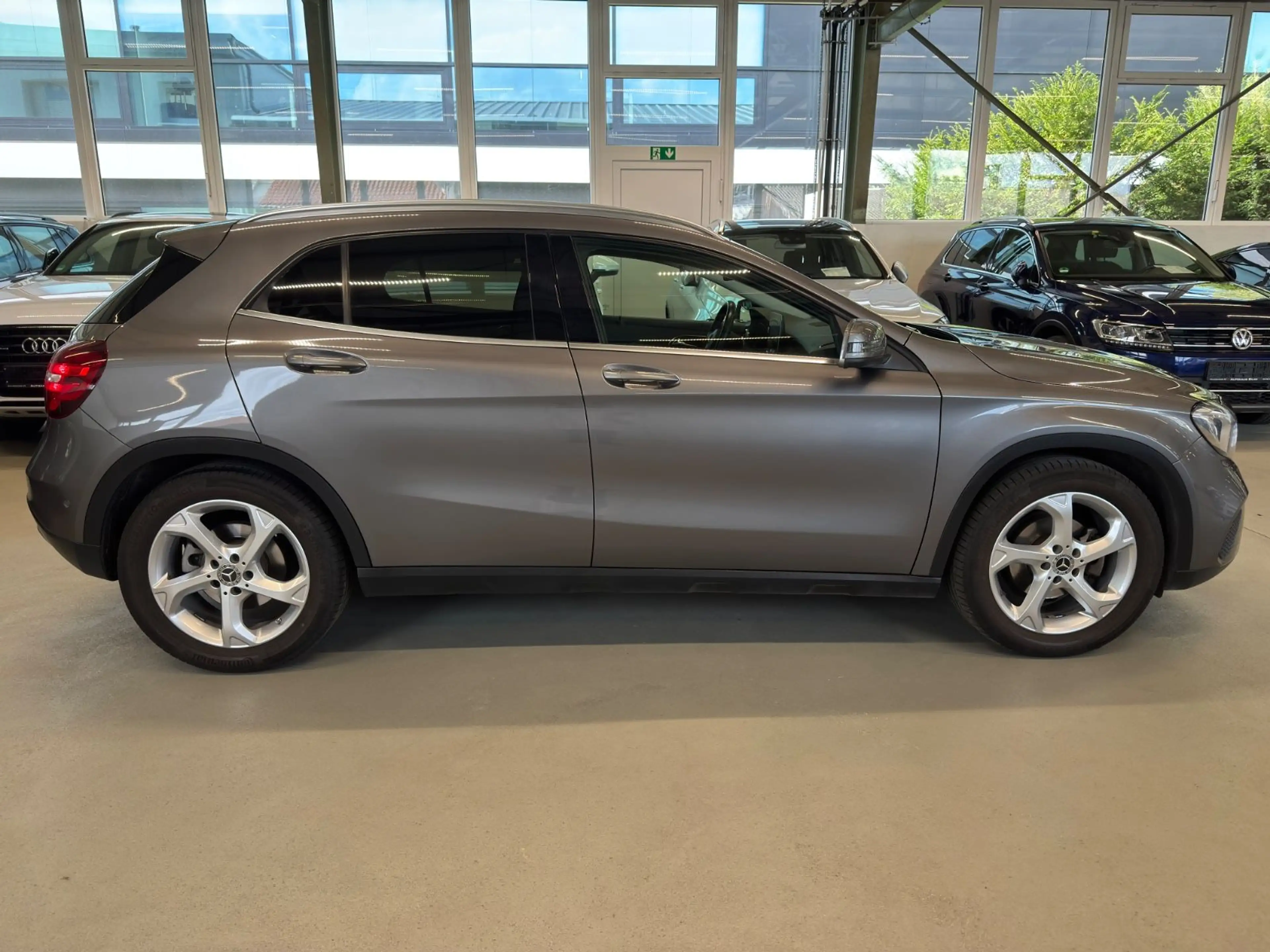 Mercedes-Benz GLA 200 Facelift LED Navi ElekHeck Leder — photo 8