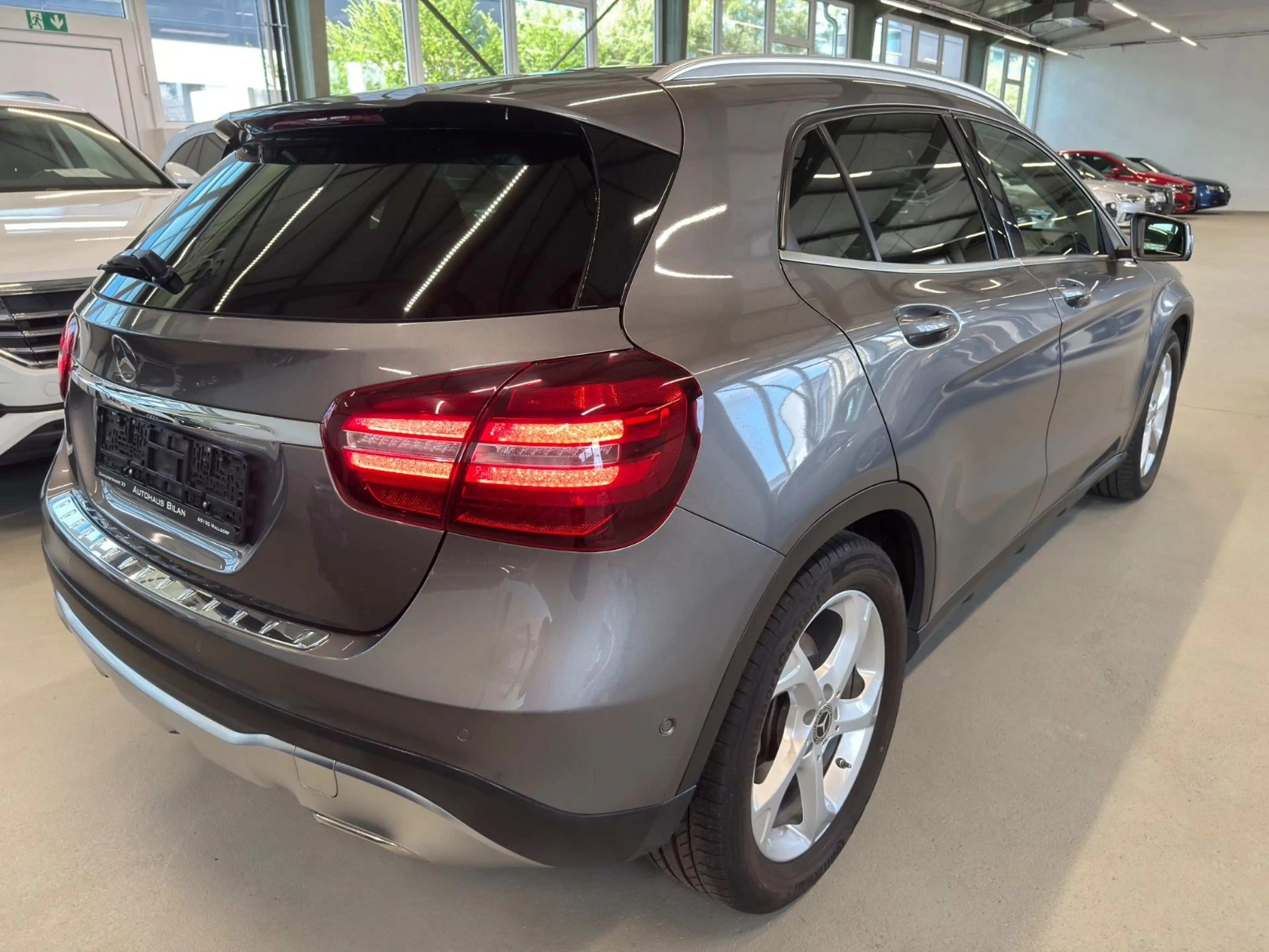 Mercedes-Benz GLA 200 Facelift LED Navi ElekHeck Leder — photo 7