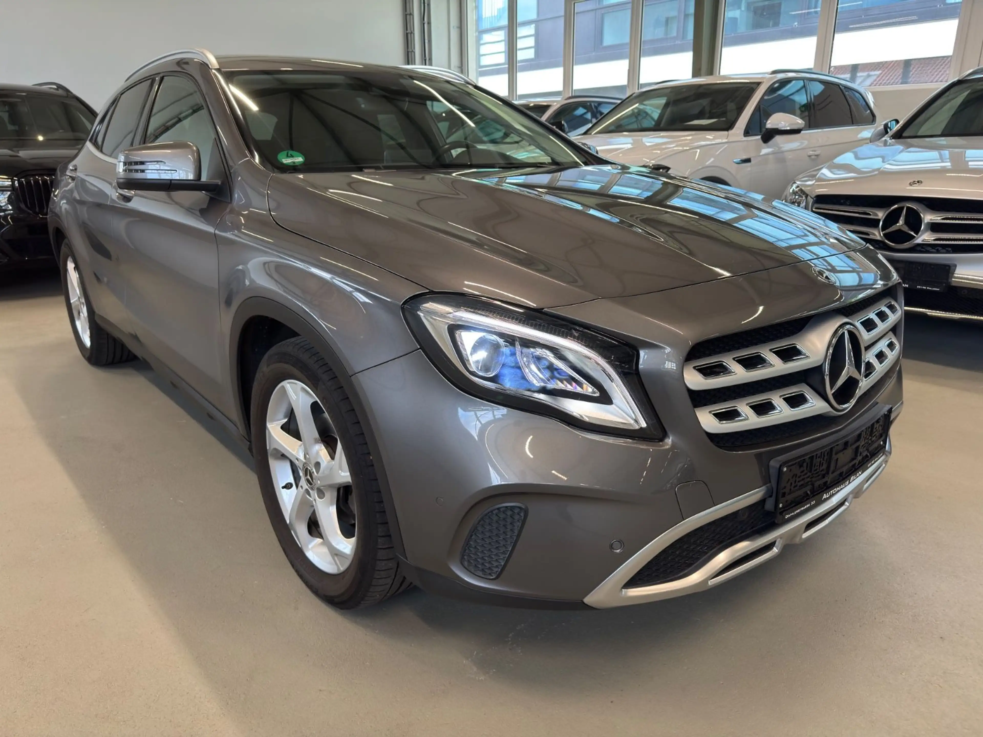 Mercedes-Benz GLA 200 Facelift LED Navi ElekHeck Leder — photo 9