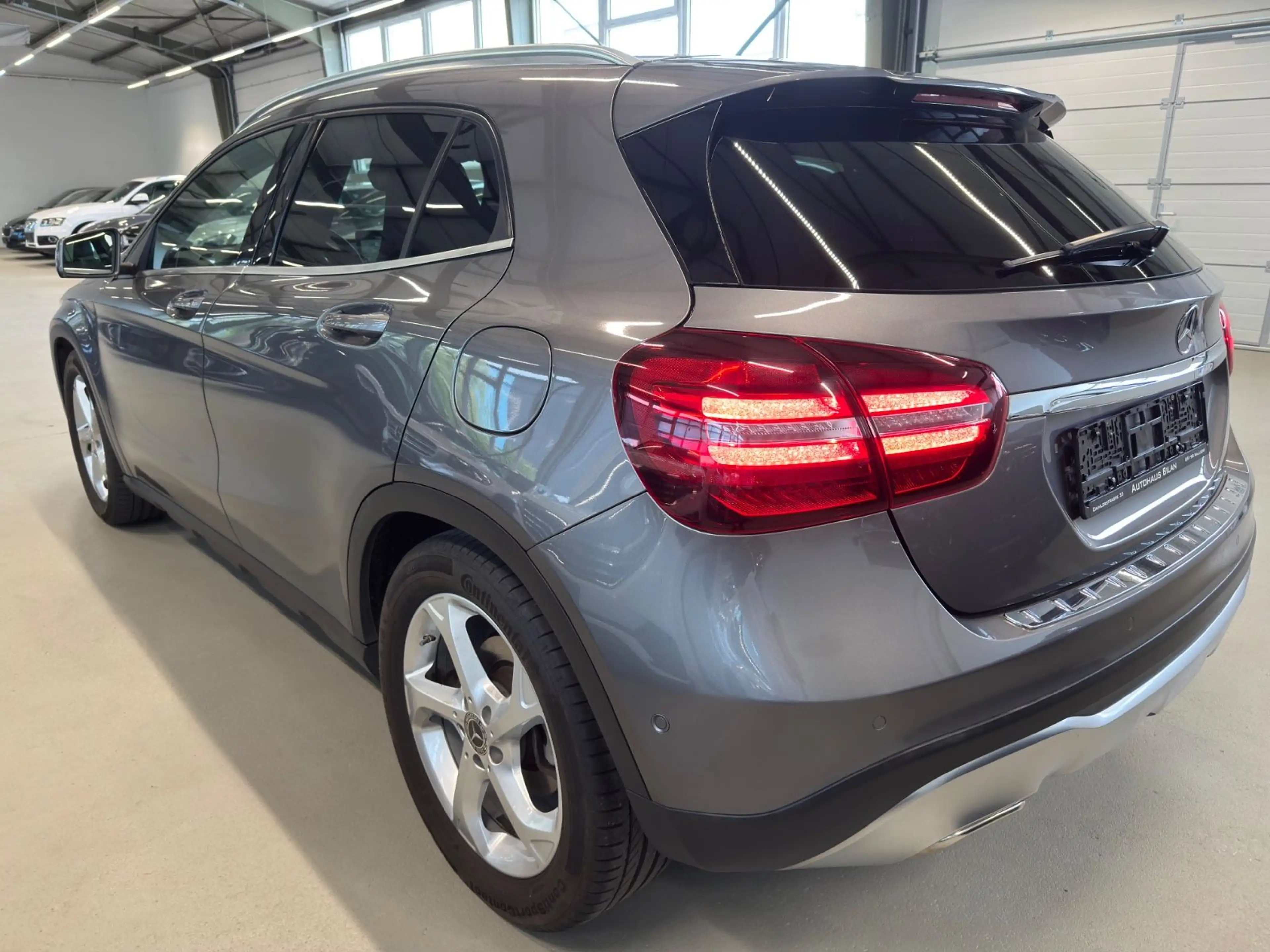 Mercedes-Benz GLA 200 Facelift LED Navi ElekHeck Leder — photo 3