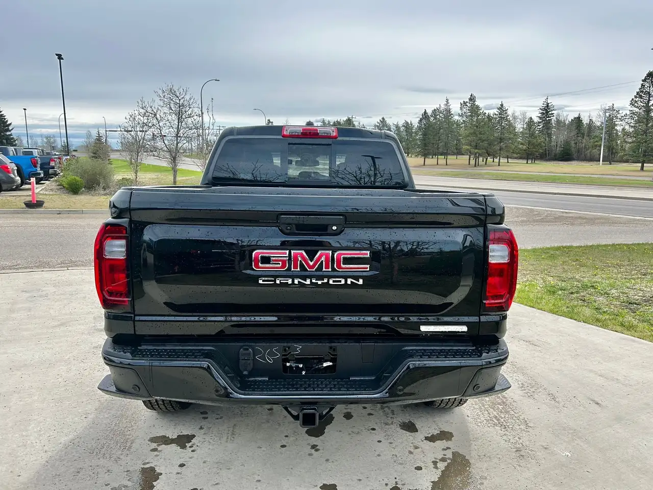 GMC Canyon photo GMC Canyon