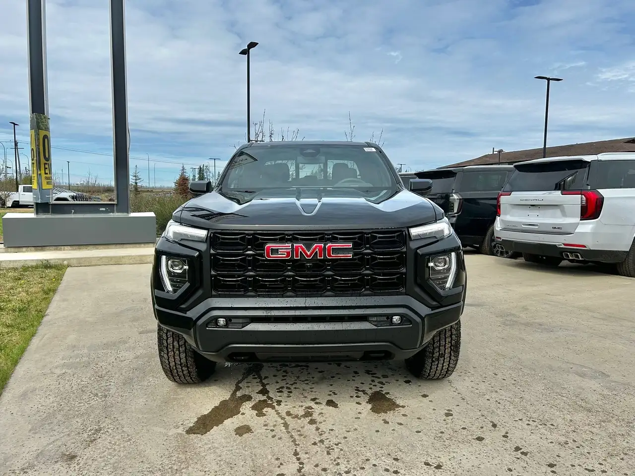 GMC Canyon photo GMC Canyon