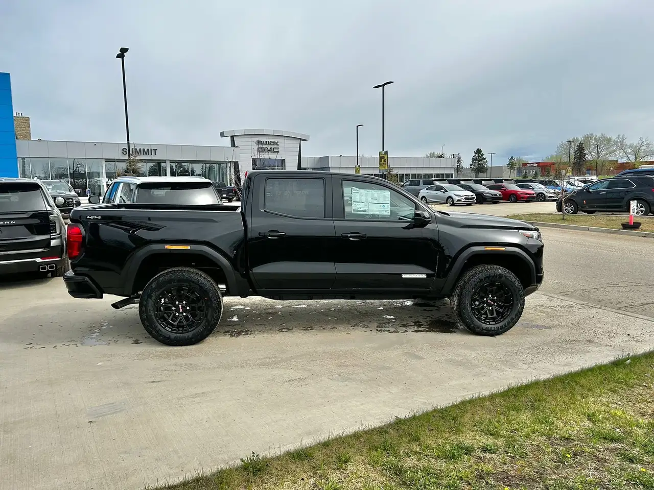 GMC Canyon photo GMC Canyon
