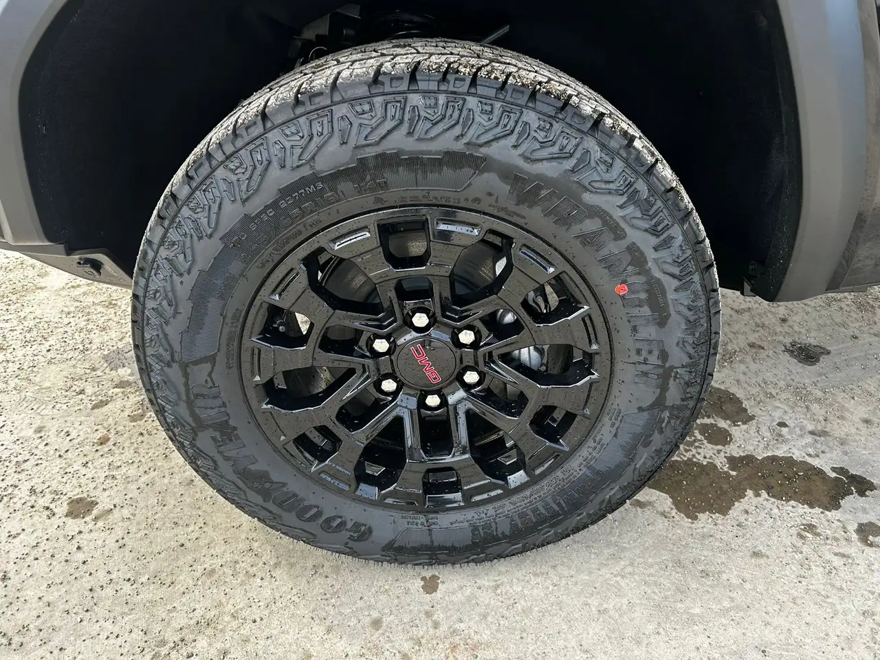 GMC Canyon photo GMC Canyon