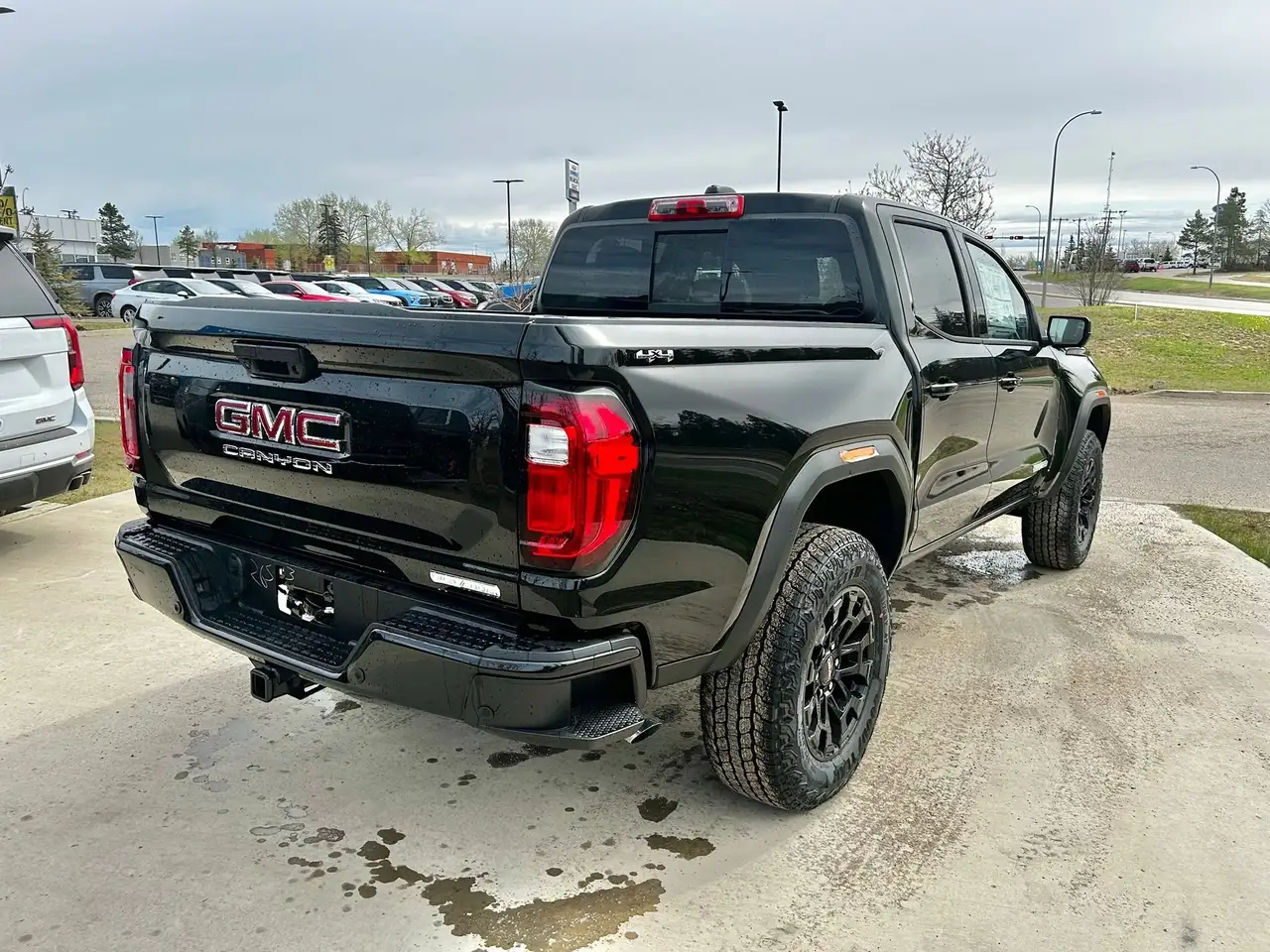 GMC Canyon photo GMC Canyon