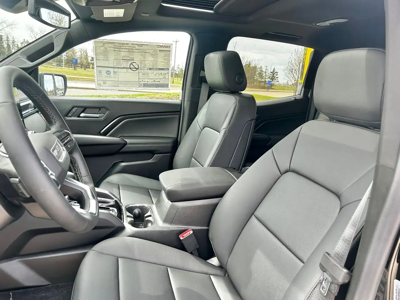GMC Canyon photo GMC Canyon