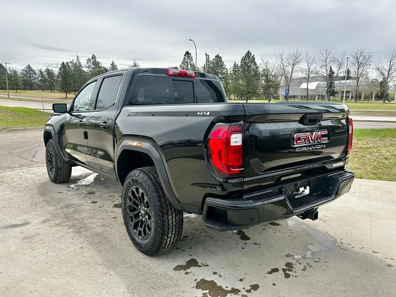 GMC Canyon photo GMC Canyon