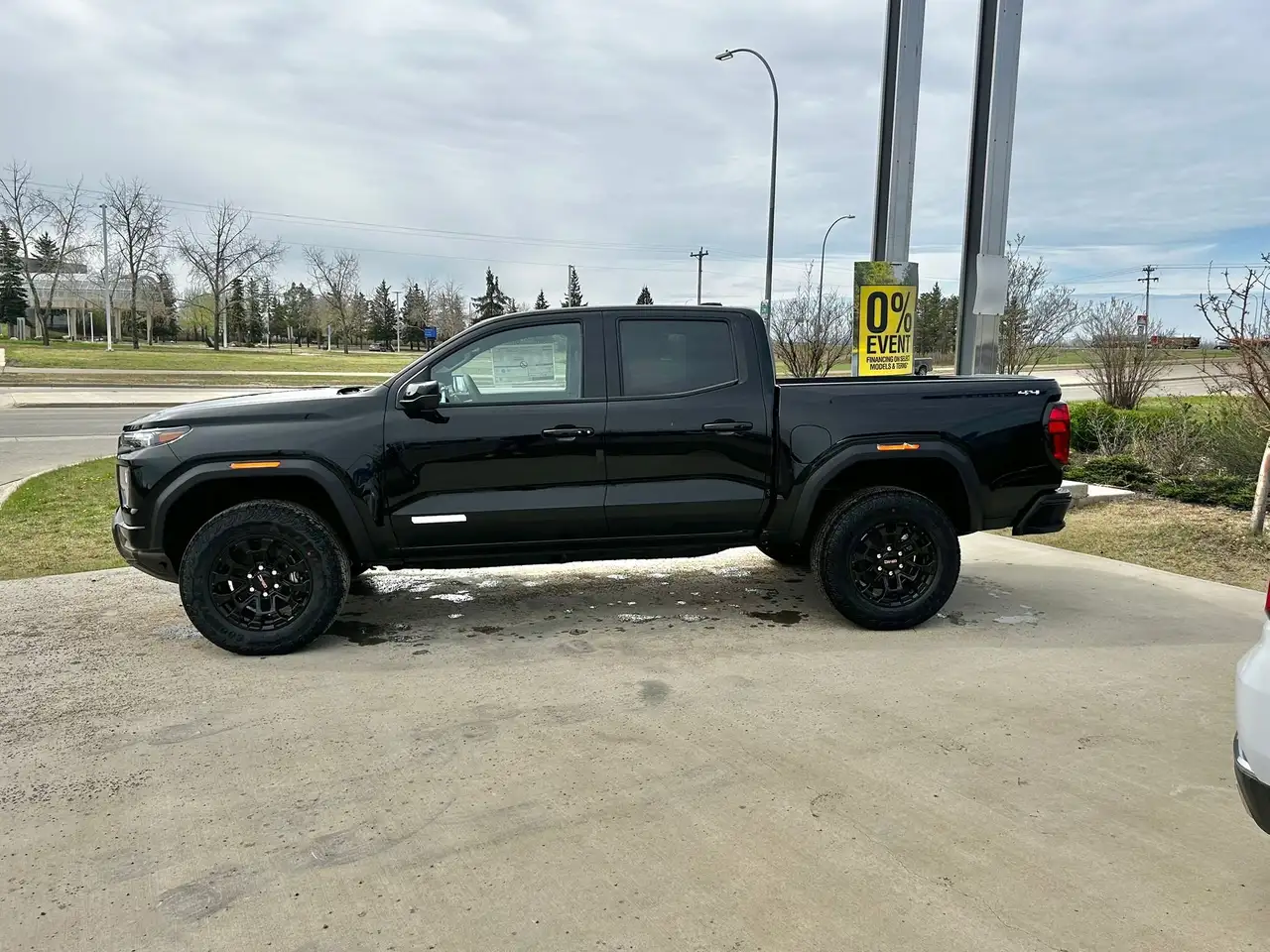 GMC Canyon photo GMC Canyon