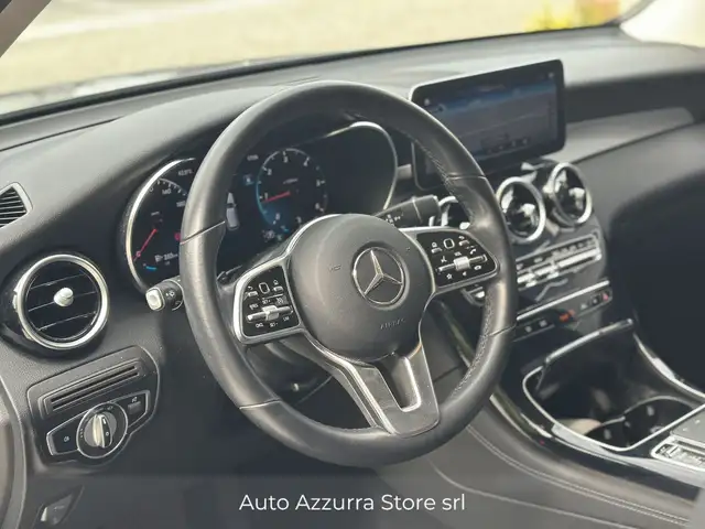Mercedes-Benz 220 view 9