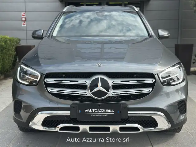 Mercedes-Benz 220 view 2