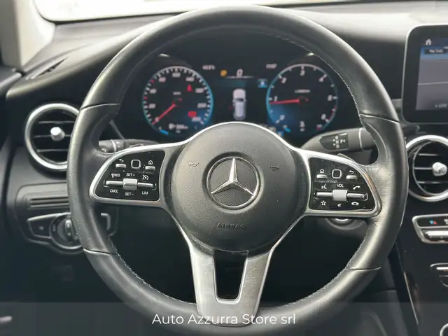Mercedes-Benz 220 view 11