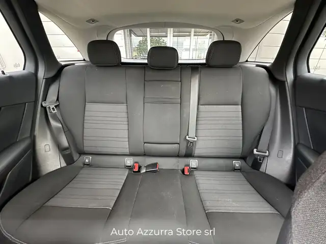 Mercedes-Benz 220 view 14