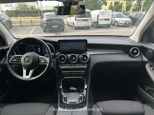 Mercedes-Benz 220 view 10