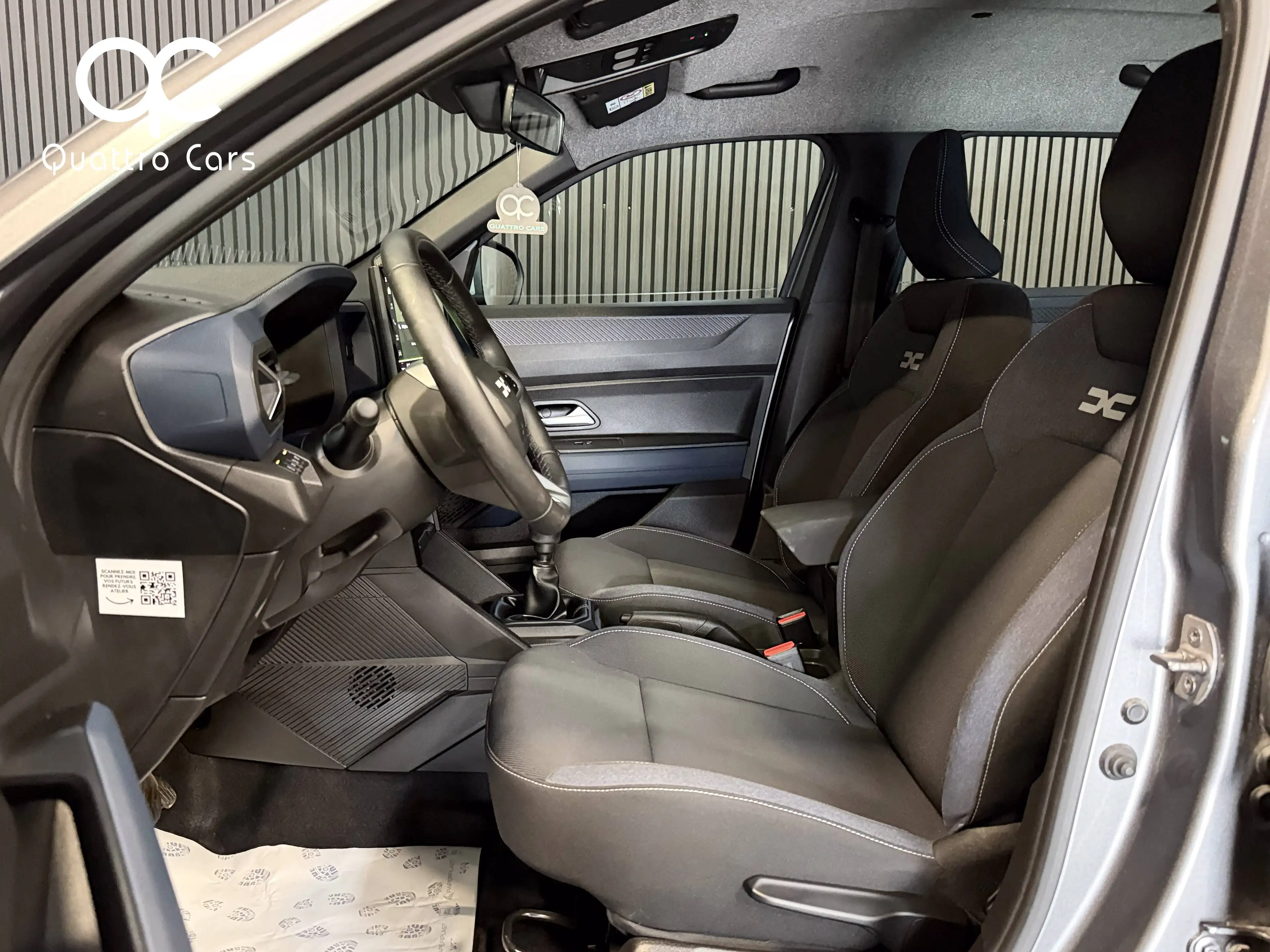 Dacia Duster 1.2 MILD HYBRID * CAR PLAY * CAMERA * LED * 1ERE MAIN — photo 10