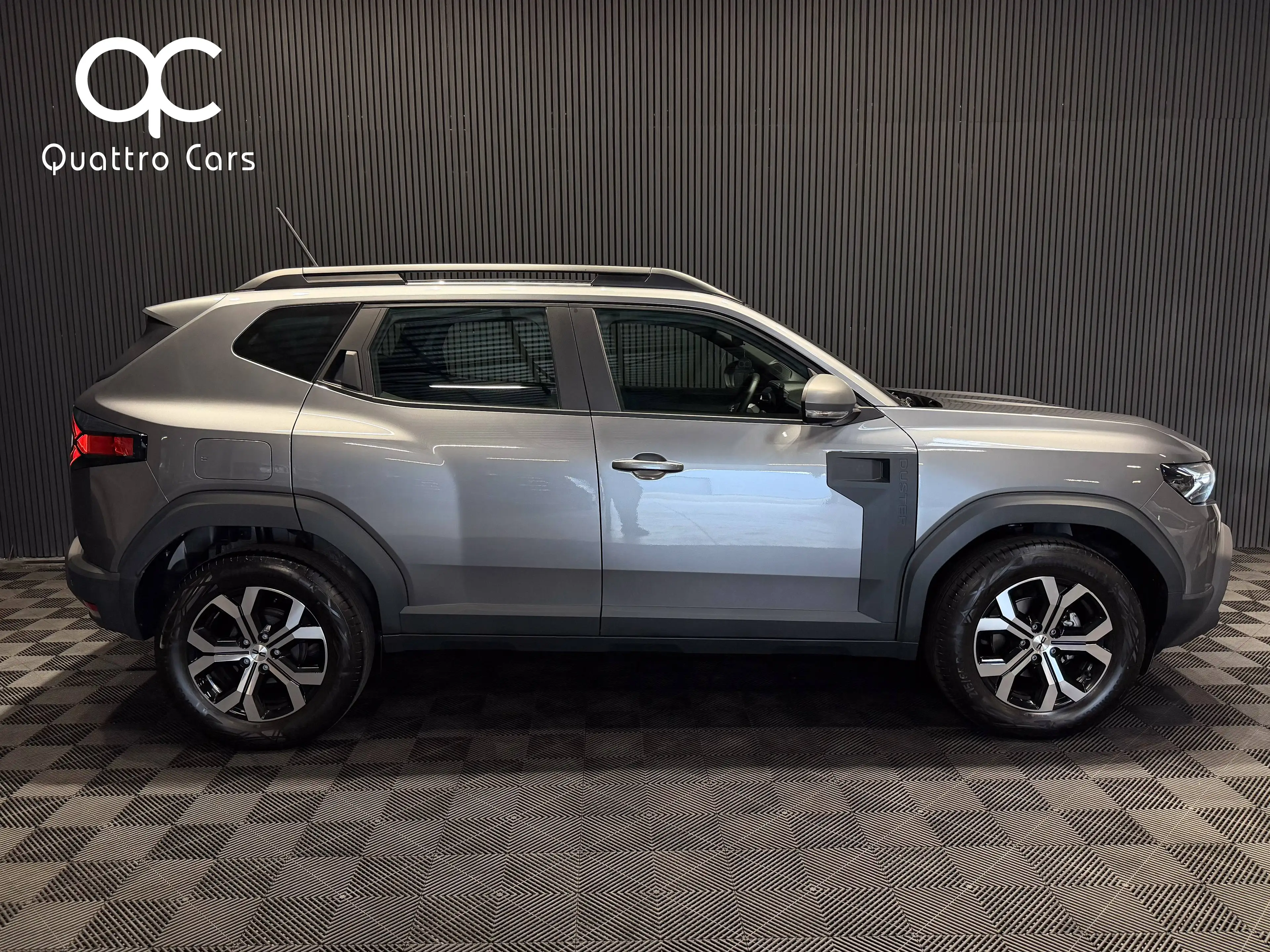 Dacia Duster 1.2 MILD HYBRID * CAR PLAY * CAMERA * LED * 1ERE MAIN — photo 4