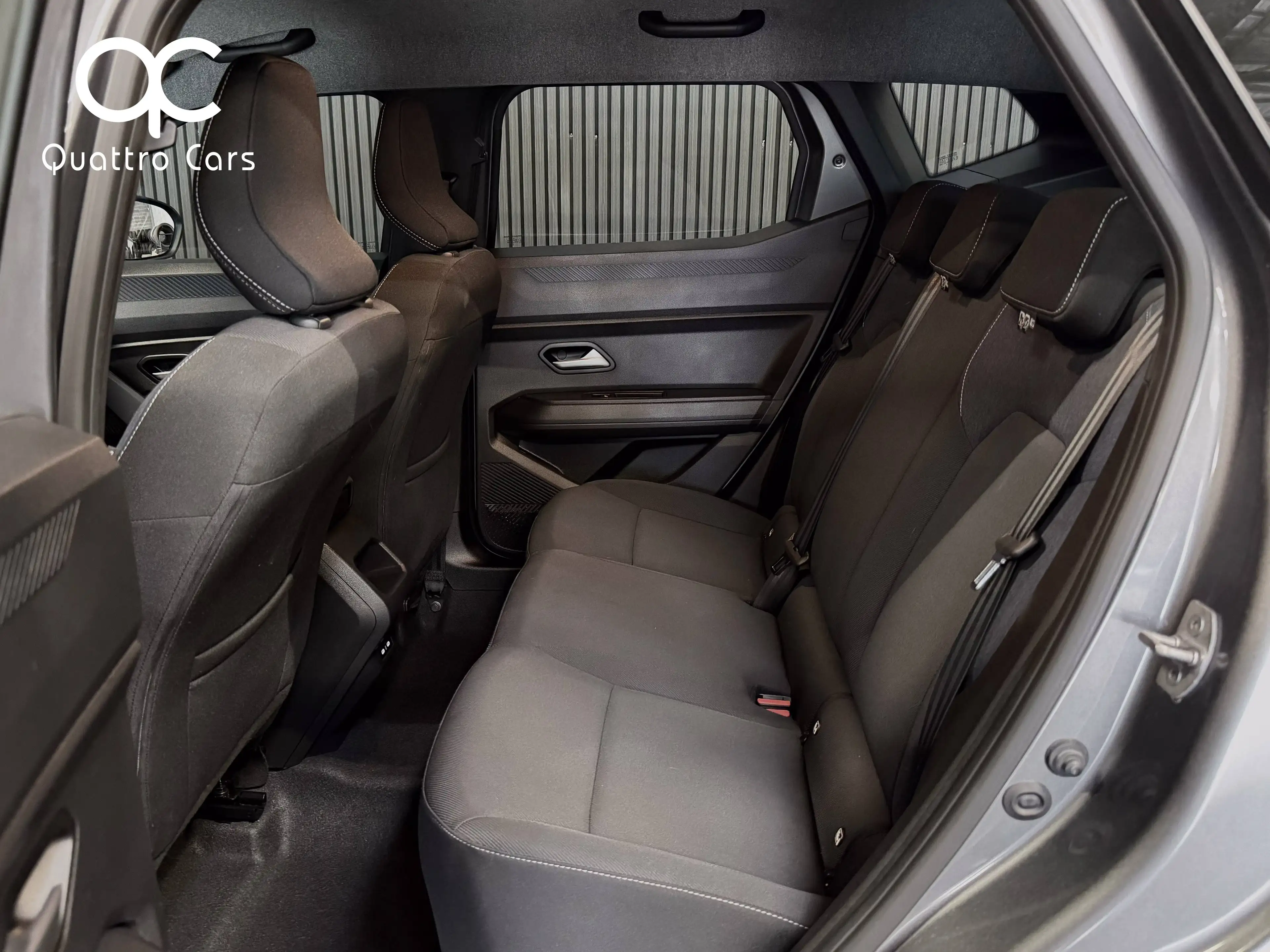 Dacia Duster 1.2 MILD HYBRID * CAR PLAY * CAMERA * LED * 1ERE MAIN — photo 14