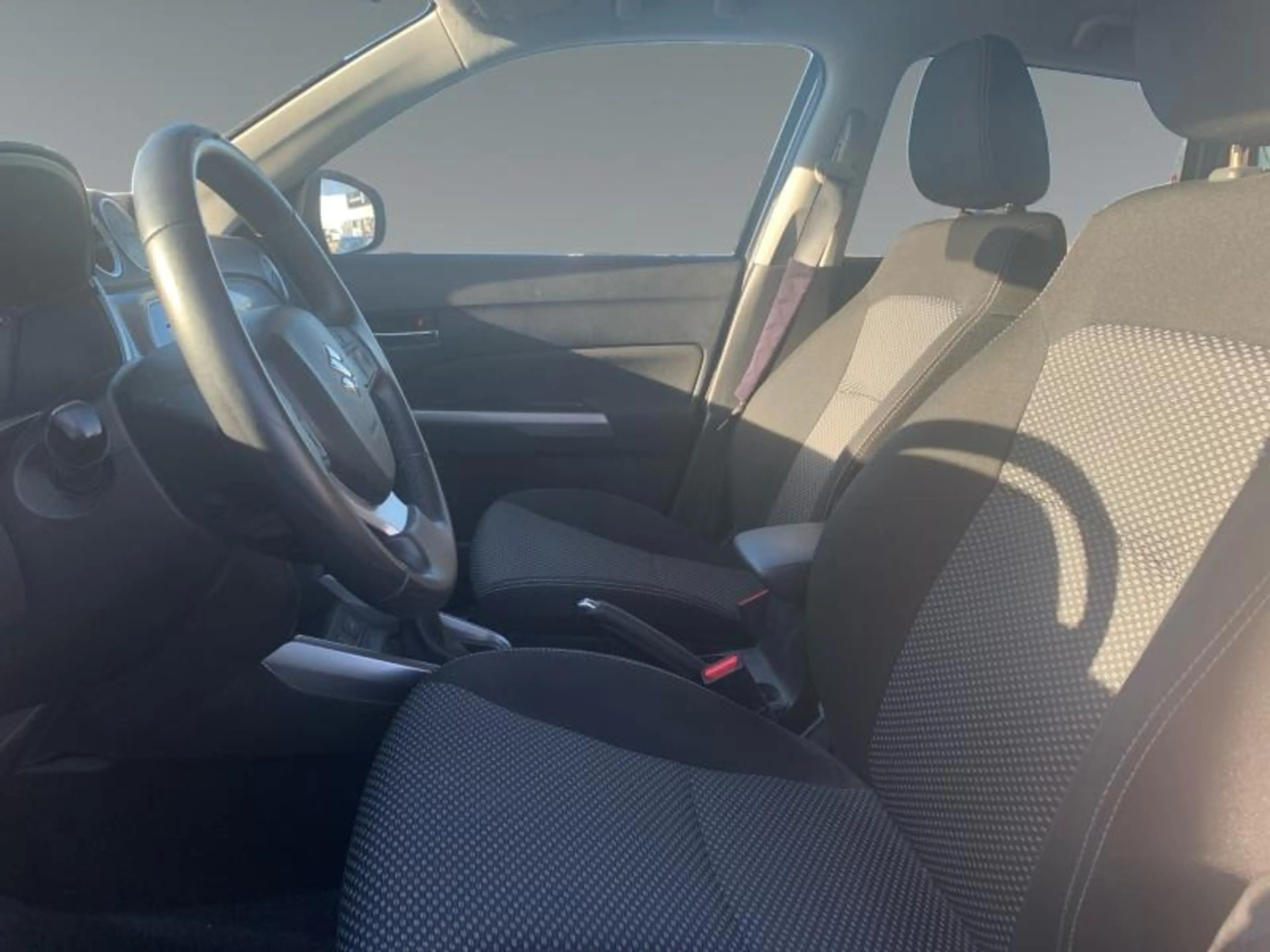 Suzuki Vitara GL+ — photo 9