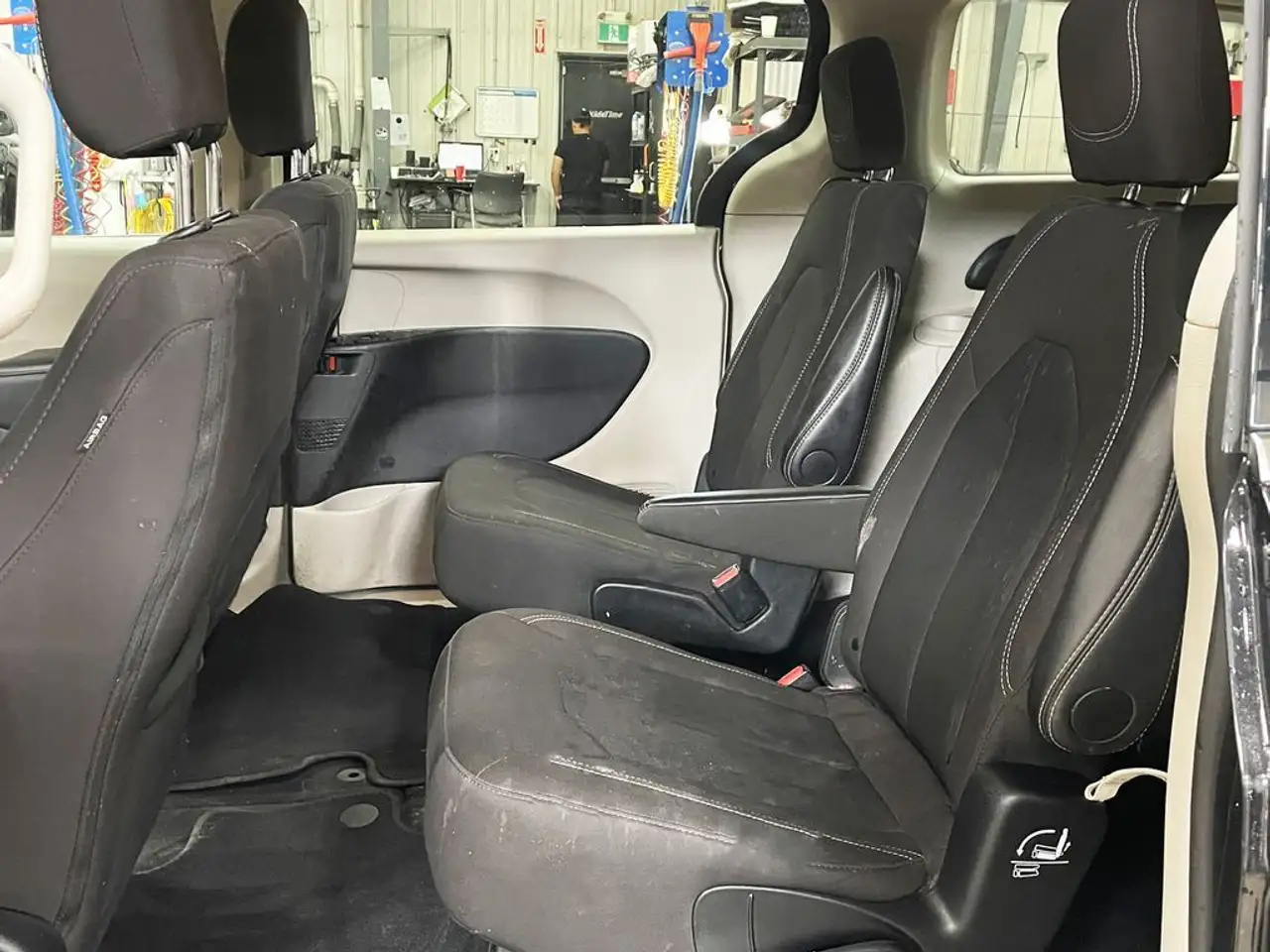 Chrysler Grand Caravan снимка Chrysler Grand Caravan