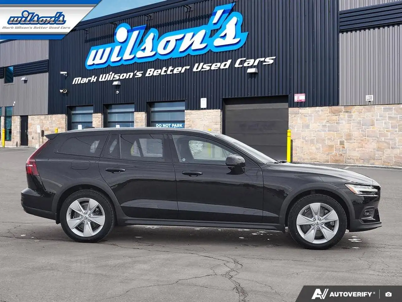 Volvo V60 Cross Country снимка Volvo V60 Cross Country