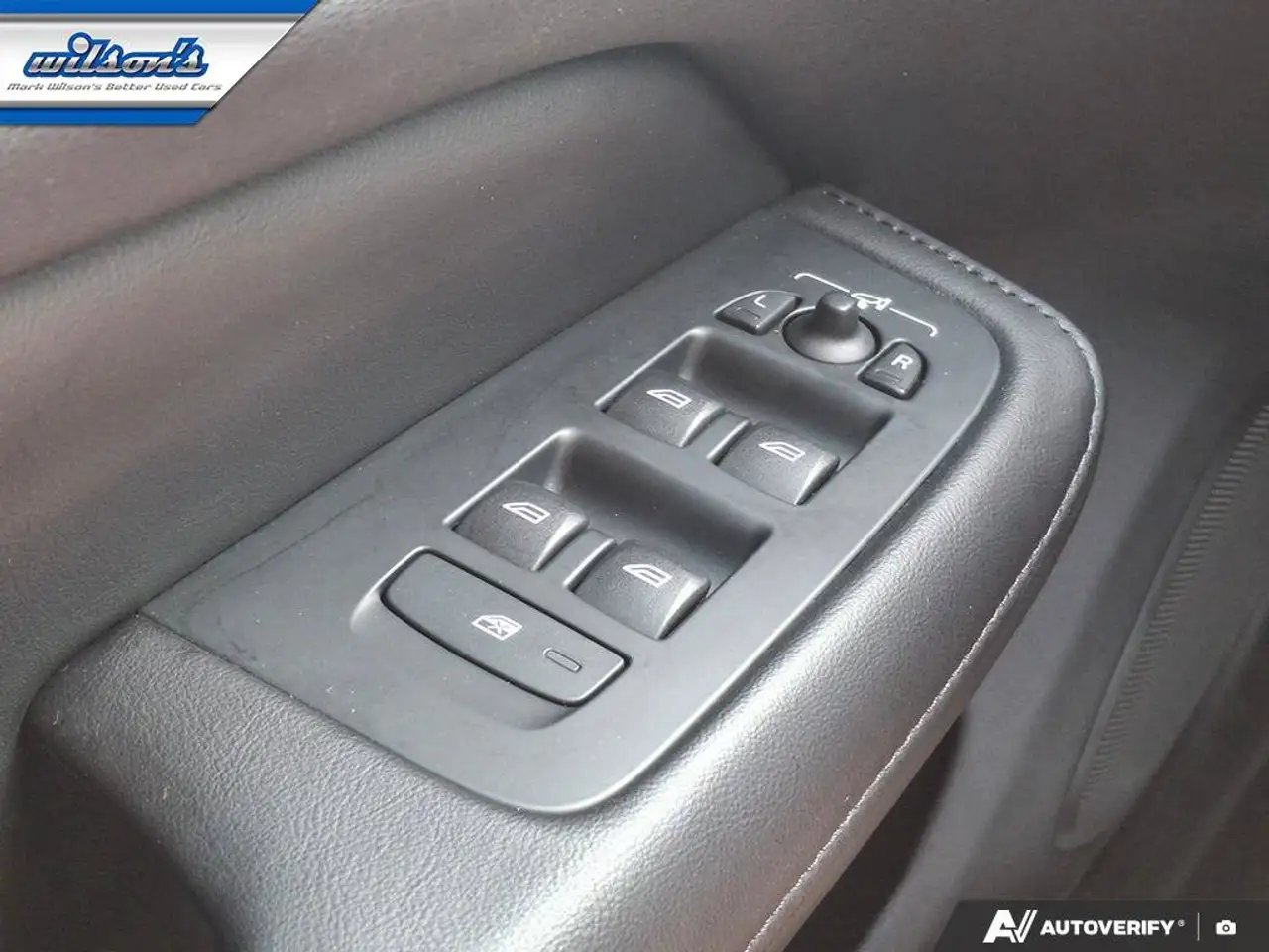 Volvo V60 Cross Country снимка Volvo V60 Cross Country