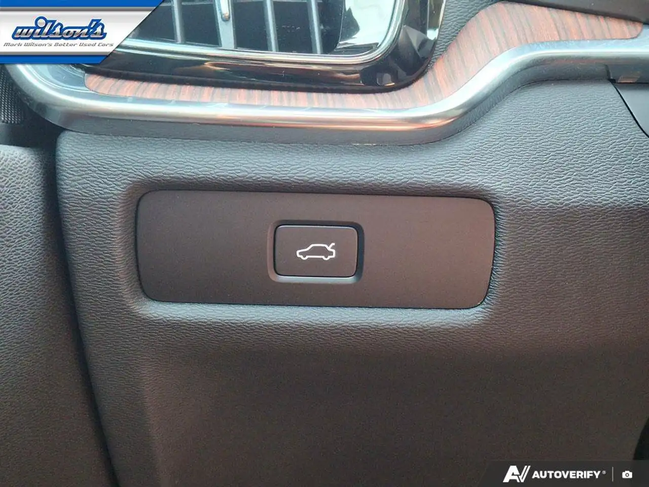 Volvo V60 Cross Country снимка Volvo V60 Cross Country
