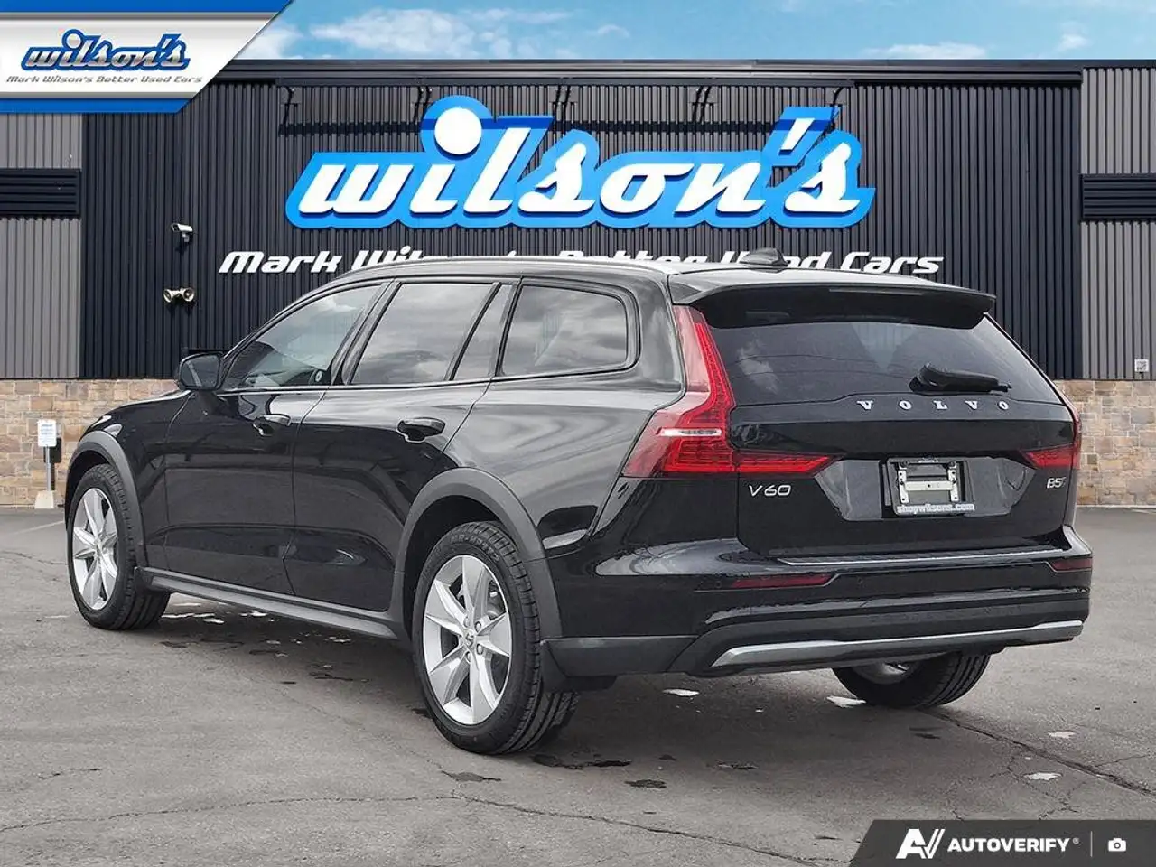 Volvo V60 Cross Country снимка Volvo V60 Cross Country