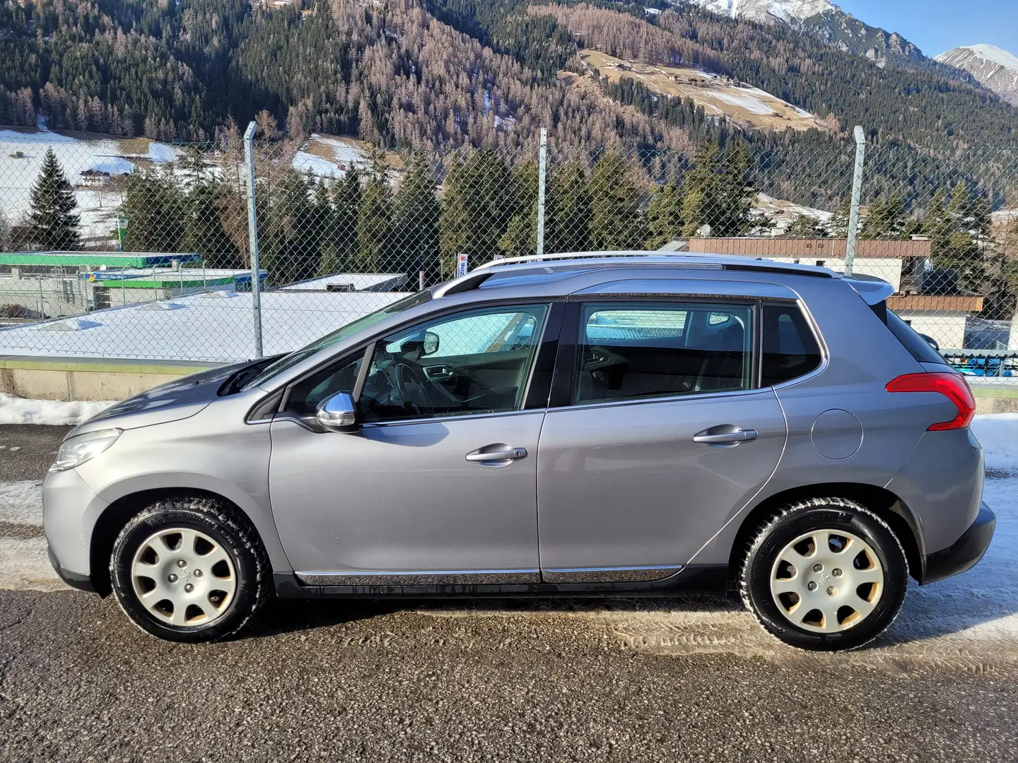 Peugeot 2008 2008 1,6 e-HDi 92 FAP Allure Allure Grau - 1
