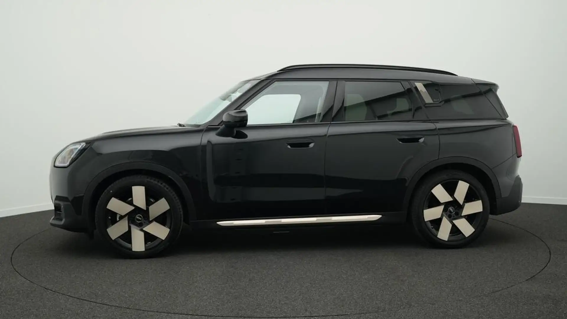 MINI Countryman SE All4 Favoured Trim Noir - 2
