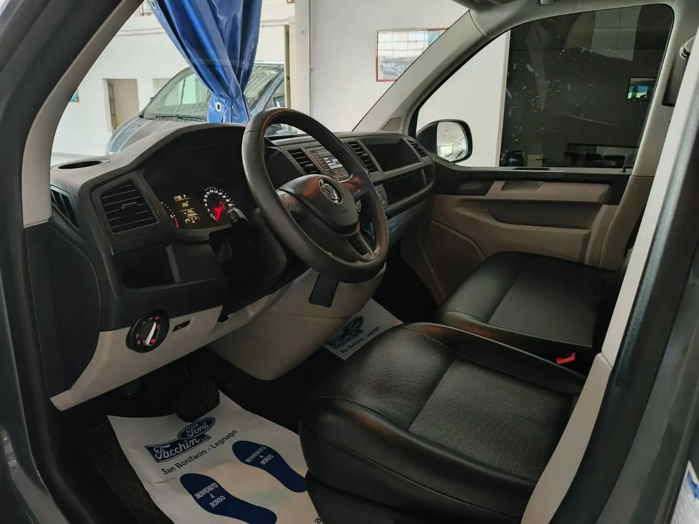 Volkswagen Transporter T6 2.0 TDI 150cv L1 H1 Comfortline DSG Gris - 2