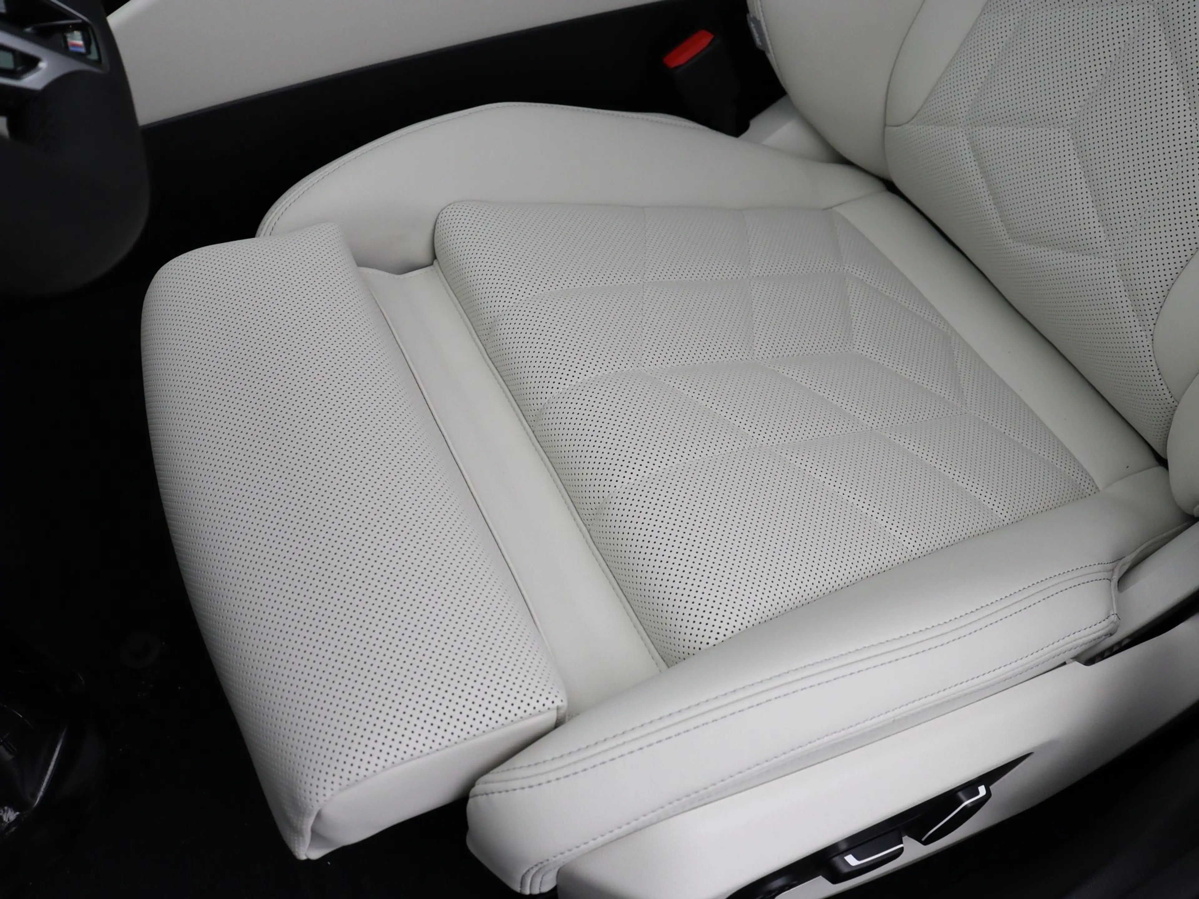 BMW i5 Touring eDrive40 84 kWh M Sport Pro | Harman Kardo — photo 14