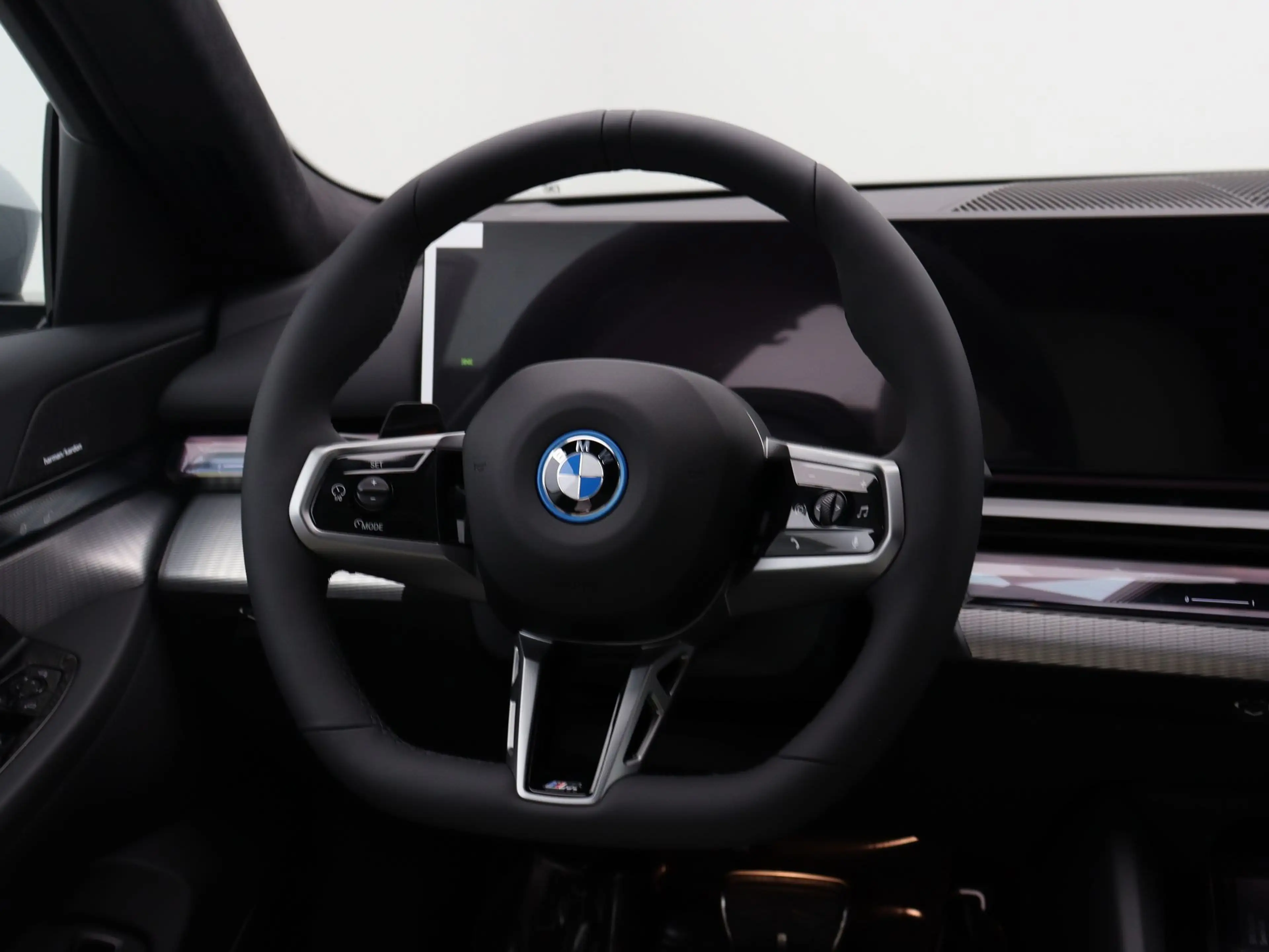 BMW i5 Touring eDrive40 84 kWh M Sport Pro | Harman Kardo — photo 2