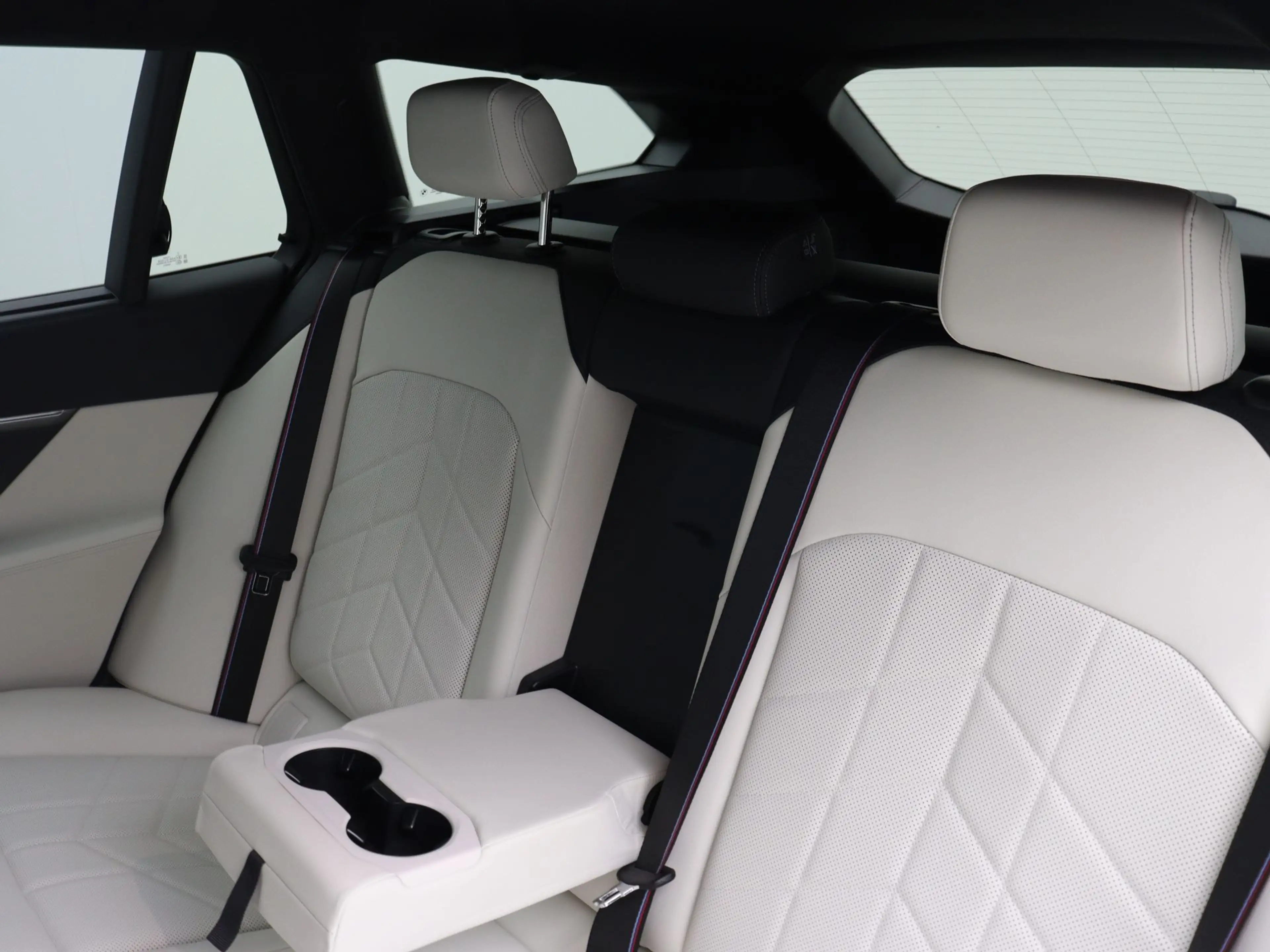 BMW i5 Touring eDrive40 84 kWh M Sport Pro | Harman Kardo — photo 15