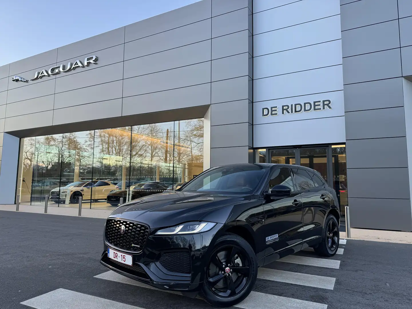 Jaguar F-Pace P400e R-Dynamic S Zwart - 2