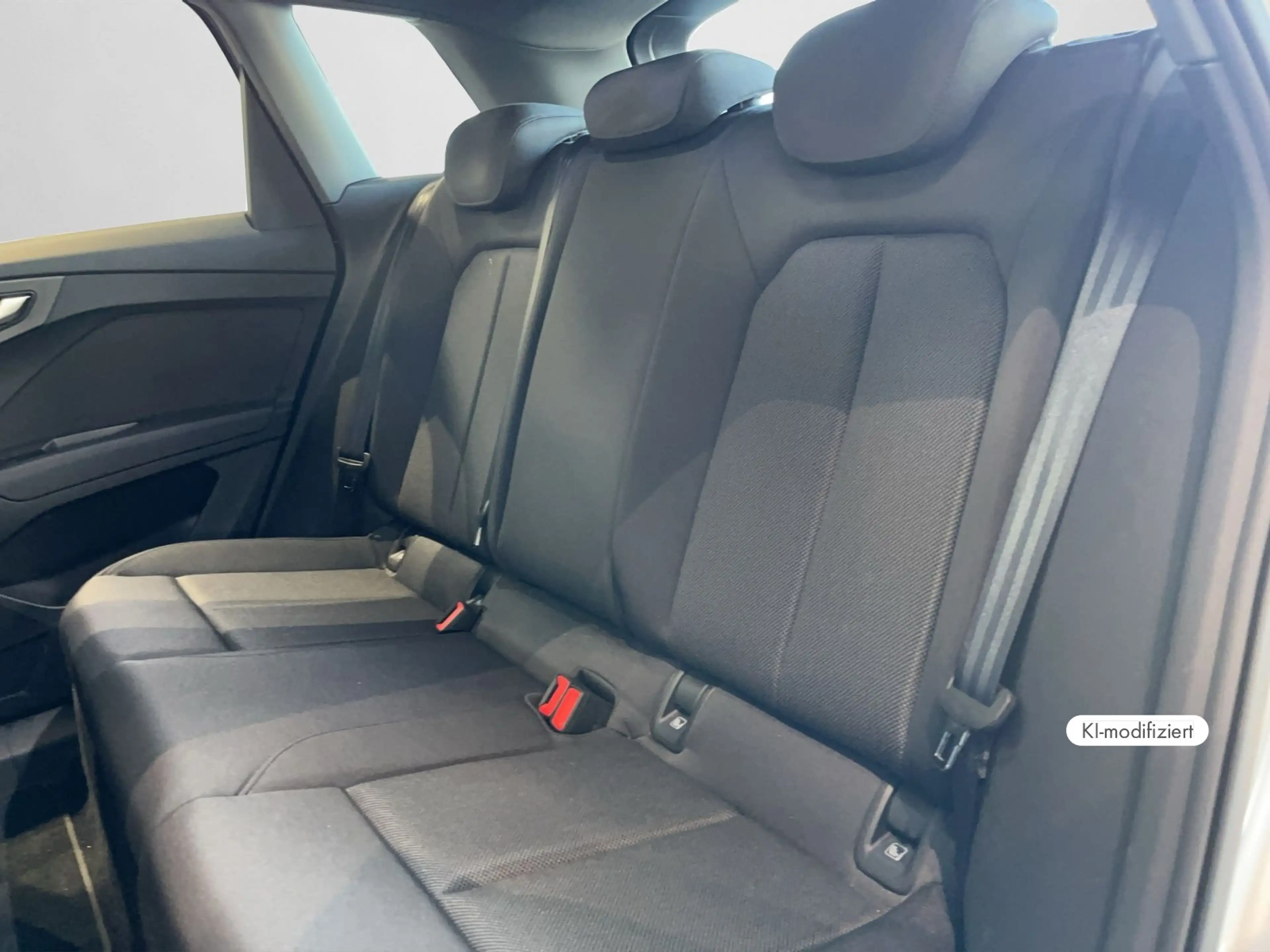 Audi Q4 e-tron 40 e-tron 150 kW — photo 14